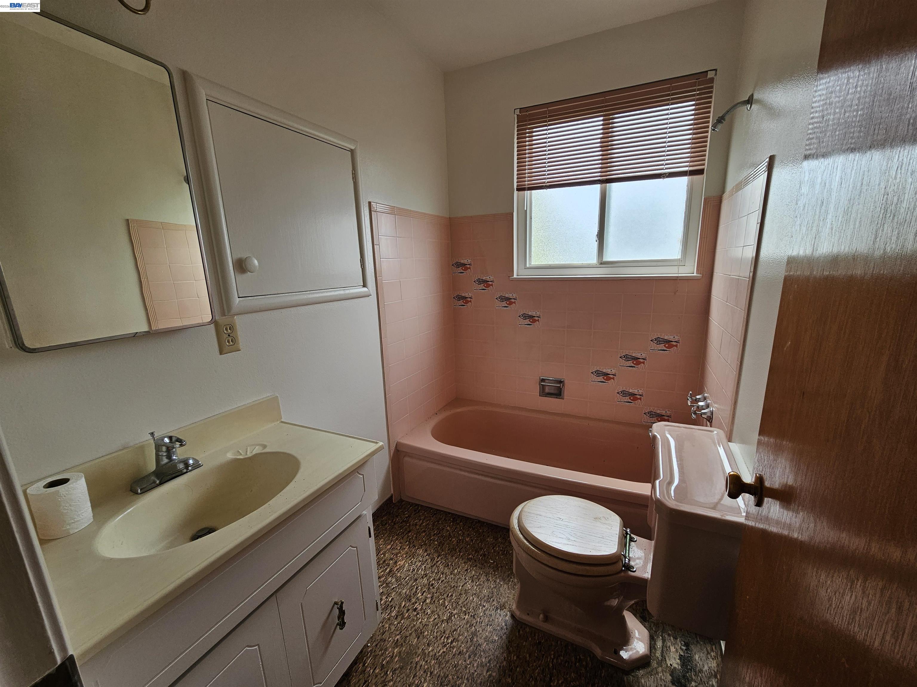 Detail Gallery Image 5 of 13 For 18758 Crane Ave, Castro Valley,  CA 94546 - 3 Beds | 3 Baths