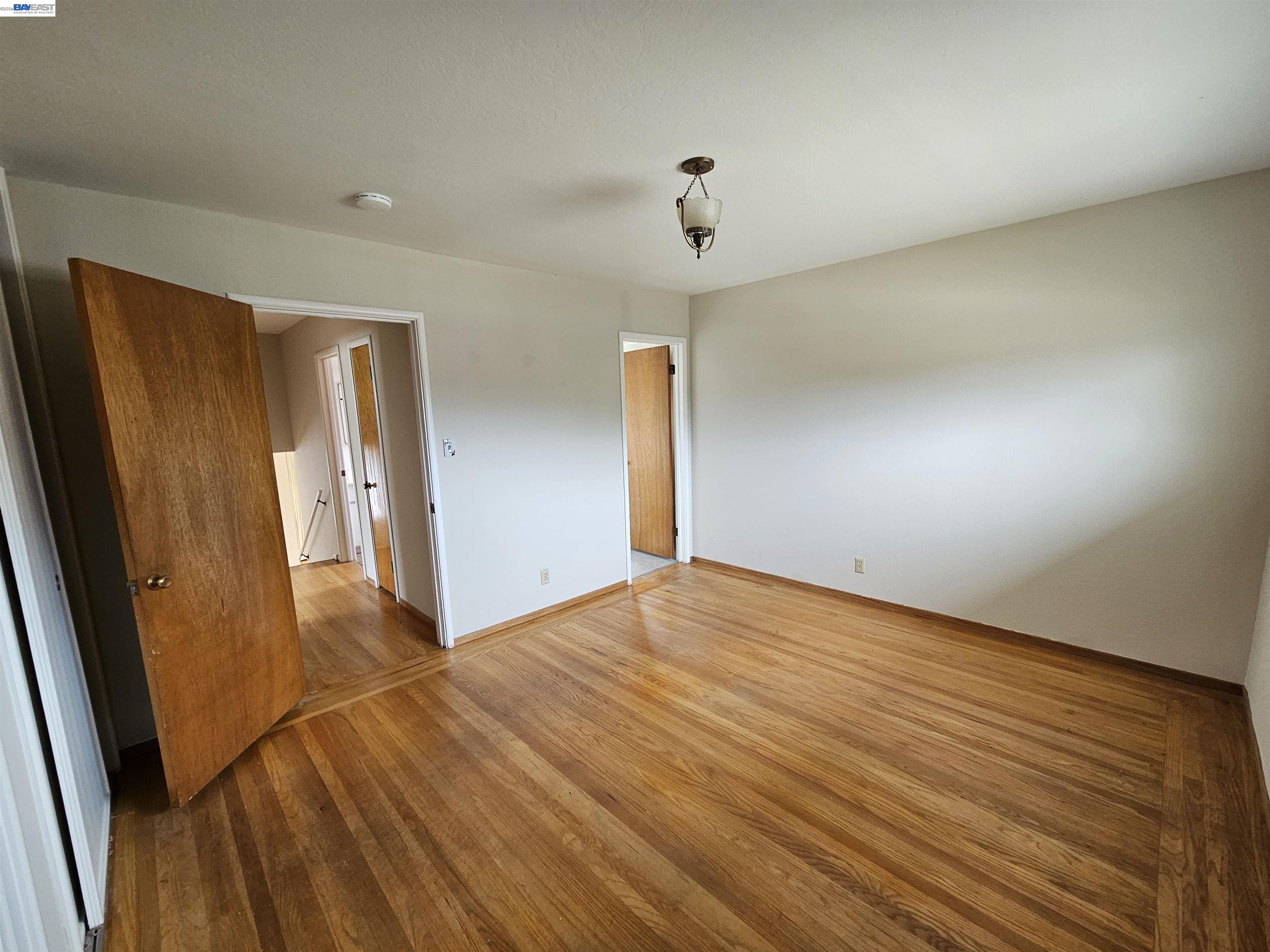 Detail Gallery Image 7 of 13 For 18758 Crane Ave, Castro Valley,  CA 94546 - 3 Beds | 3 Baths