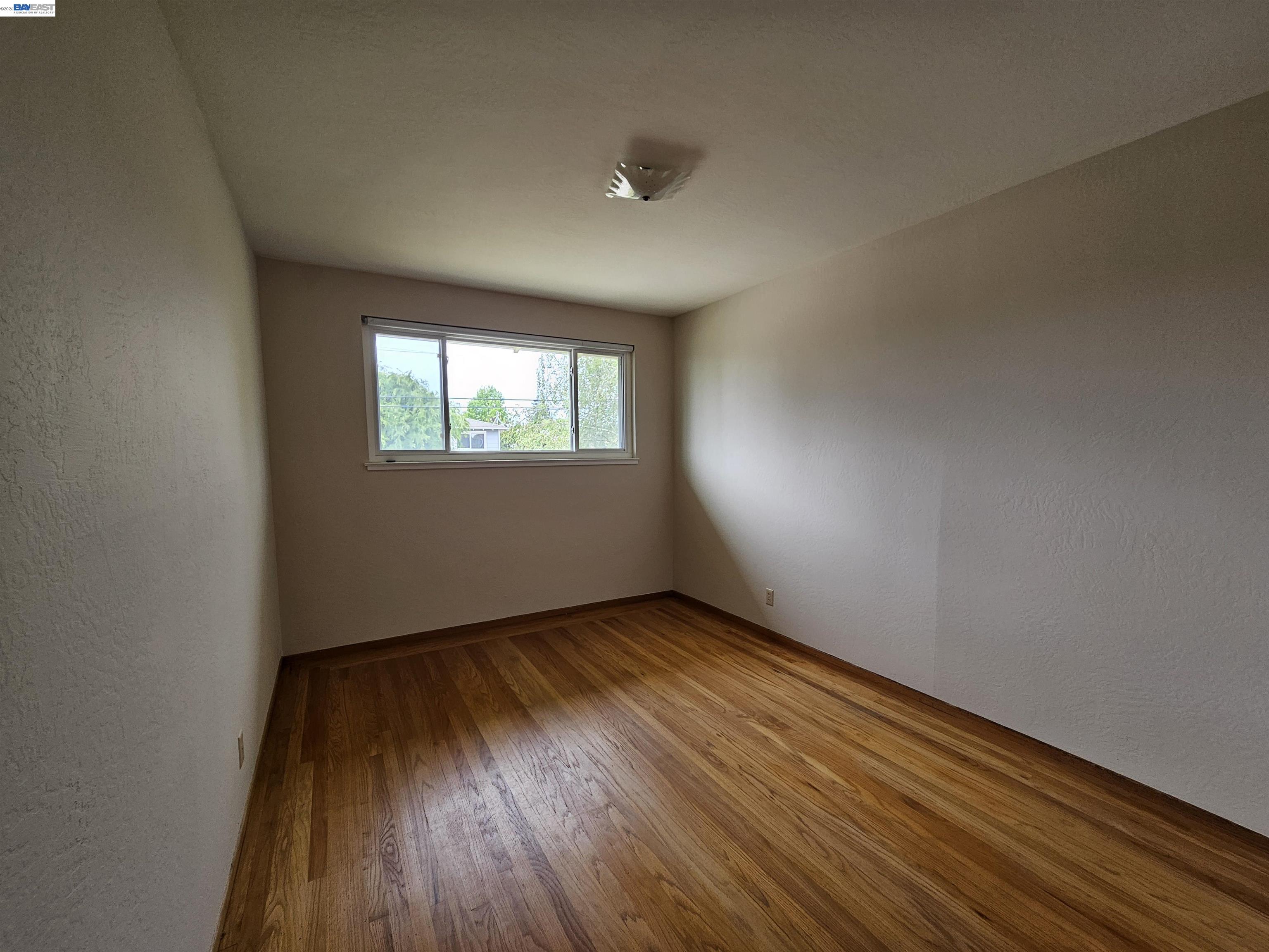 Detail Gallery Image 9 of 13 For 18758 Crane Ave, Castro Valley,  CA 94546 - 3 Beds | 3 Baths