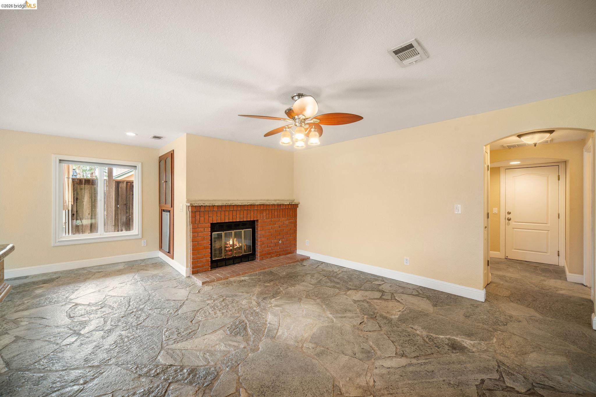 Detail Gallery Image 11 of 45 For 2002 Montauk Ct, Discovery Bay,  CA 94505 - 3 Beds | 2/1 Baths