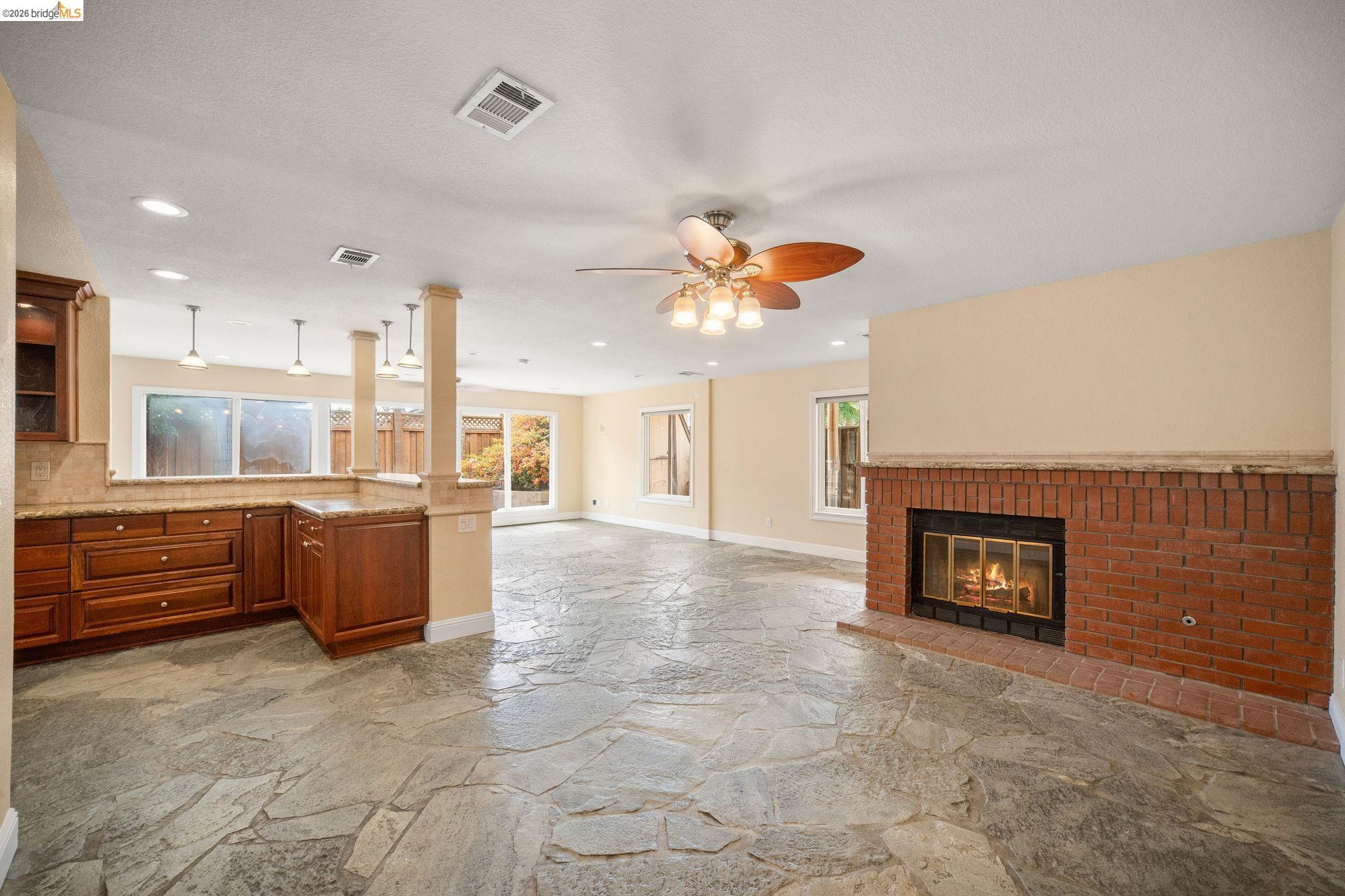 Detail Gallery Image 12 of 45 For 2002 Montauk Ct, Discovery Bay,  CA 94505 - 3 Beds | 2/1 Baths