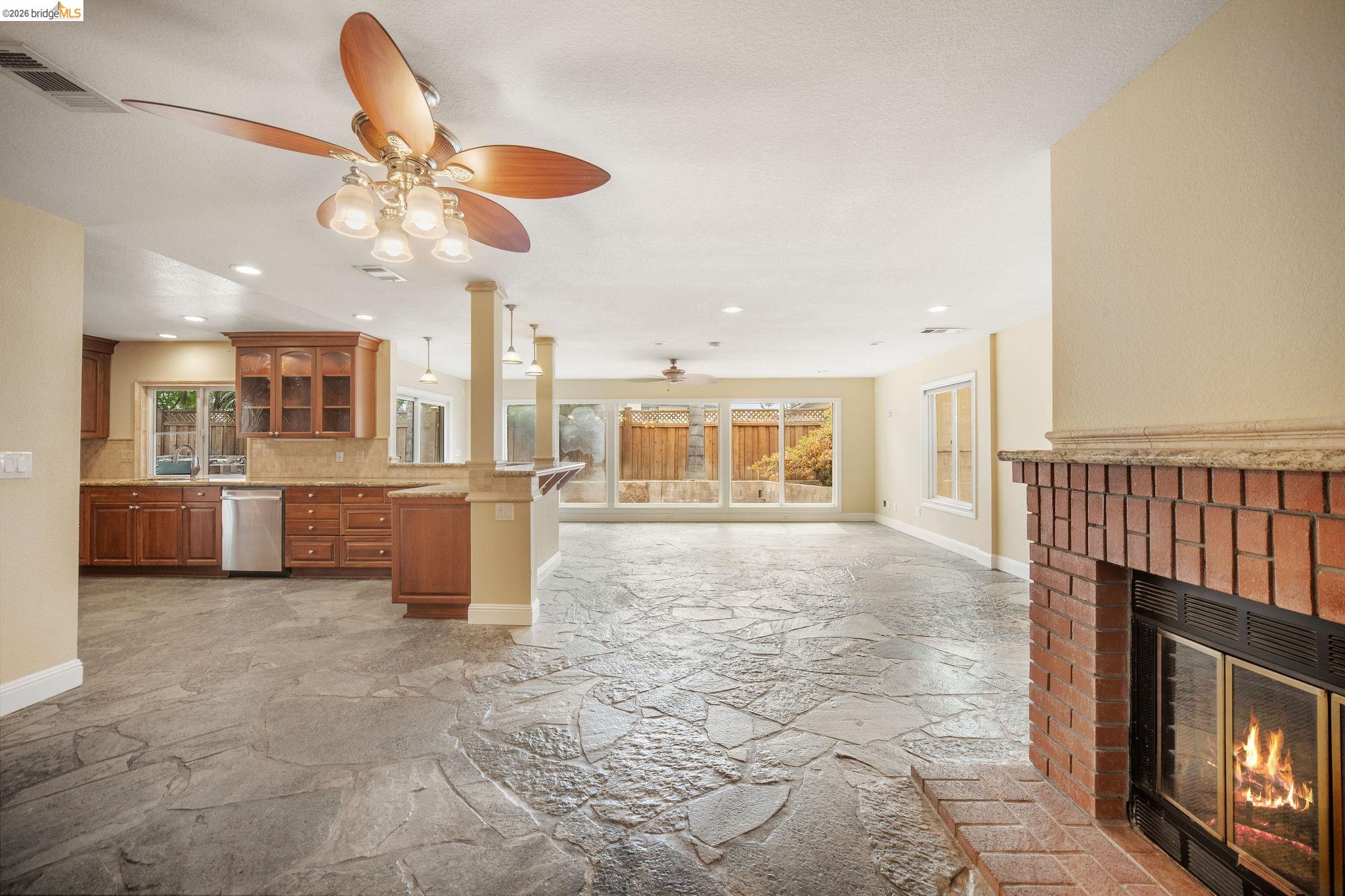 Detail Gallery Image 13 of 45 For 2002 Montauk Ct, Discovery Bay,  CA 94505 - 3 Beds | 2/1 Baths