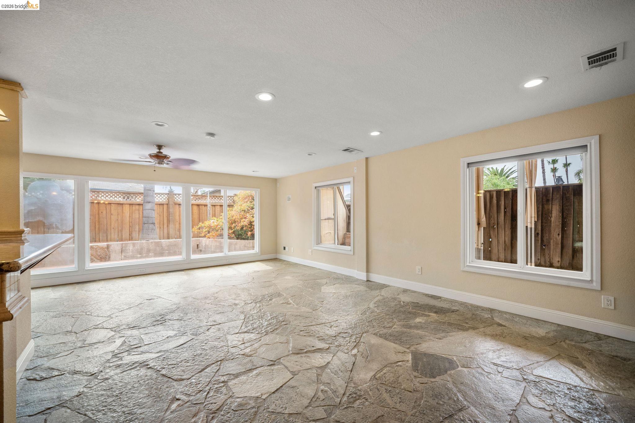 Detail Gallery Image 14 of 45 For 2002 Montauk Ct, Discovery Bay,  CA 94505 - 3 Beds | 2/1 Baths