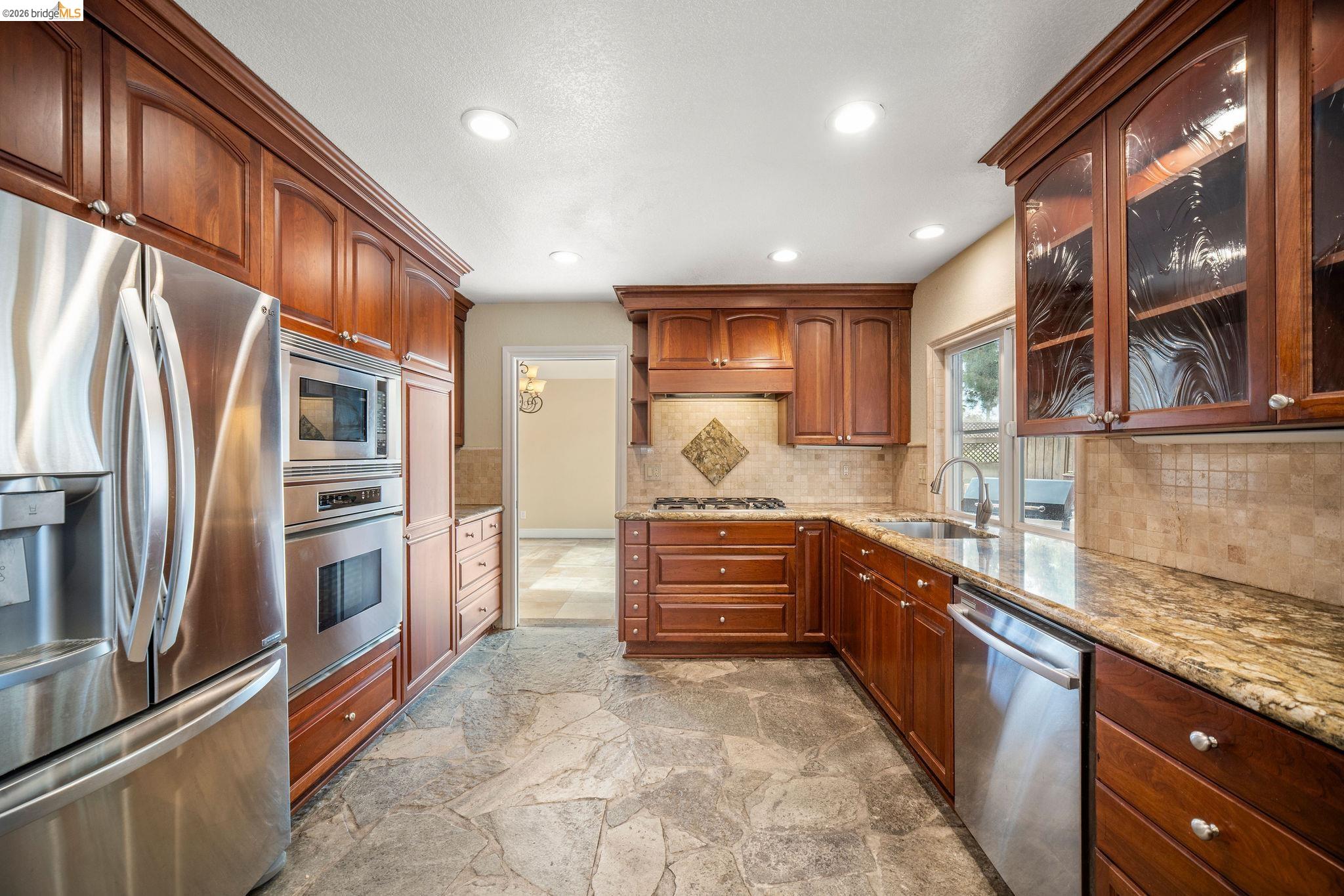 Detail Gallery Image 9 of 45 For 2002 Montauk Ct, Discovery Bay,  CA 94505 - 3 Beds | 2/1 Baths