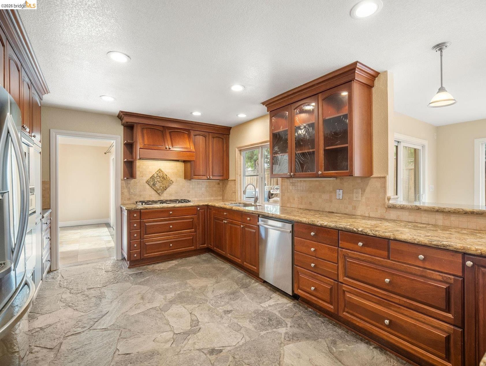 Detail Gallery Image 10 of 45 For 2002 Montauk Ct, Discovery Bay,  CA 94505 - 3 Beds | 2/1 Baths