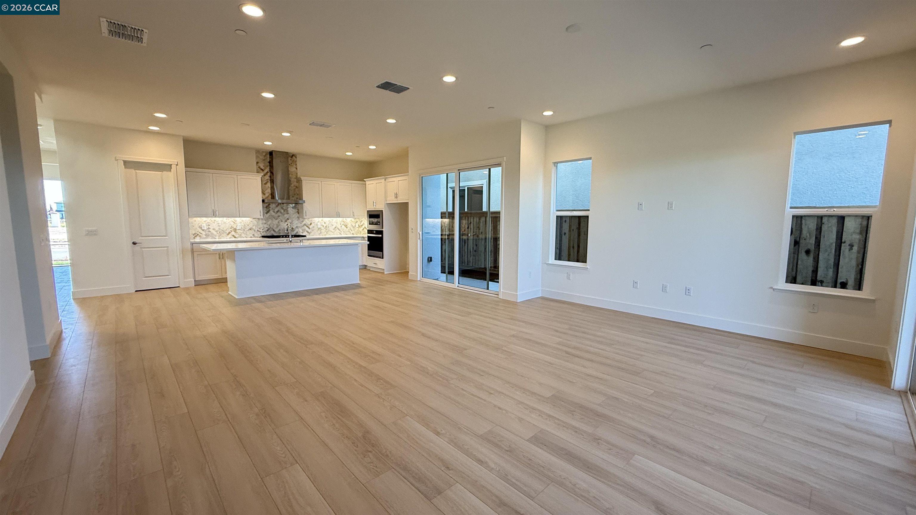 Detail Gallery Image 2 of 7 For 17429 Bushwick Lane, Lathrop,  CA 95330 - 5 Beds | 3/1 Baths