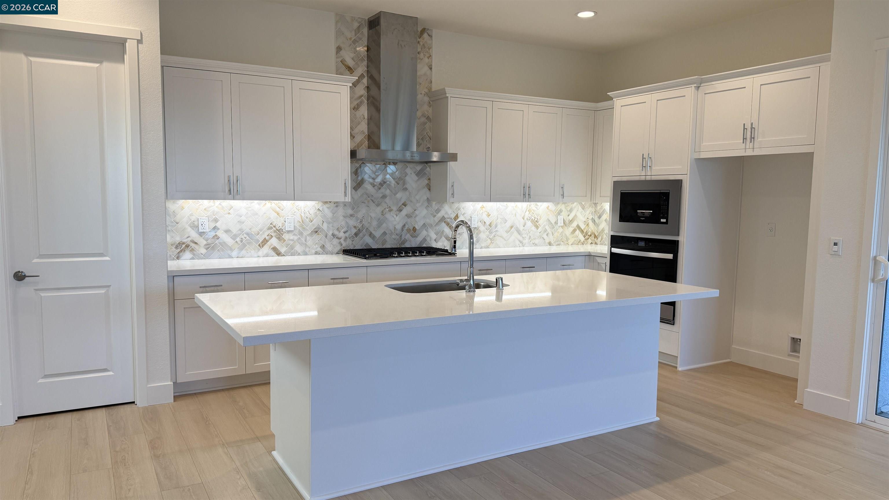 Detail Gallery Image 3 of 7 For 17429 Bushwick Lane, Lathrop,  CA 95330 - 5 Beds | 3/1 Baths