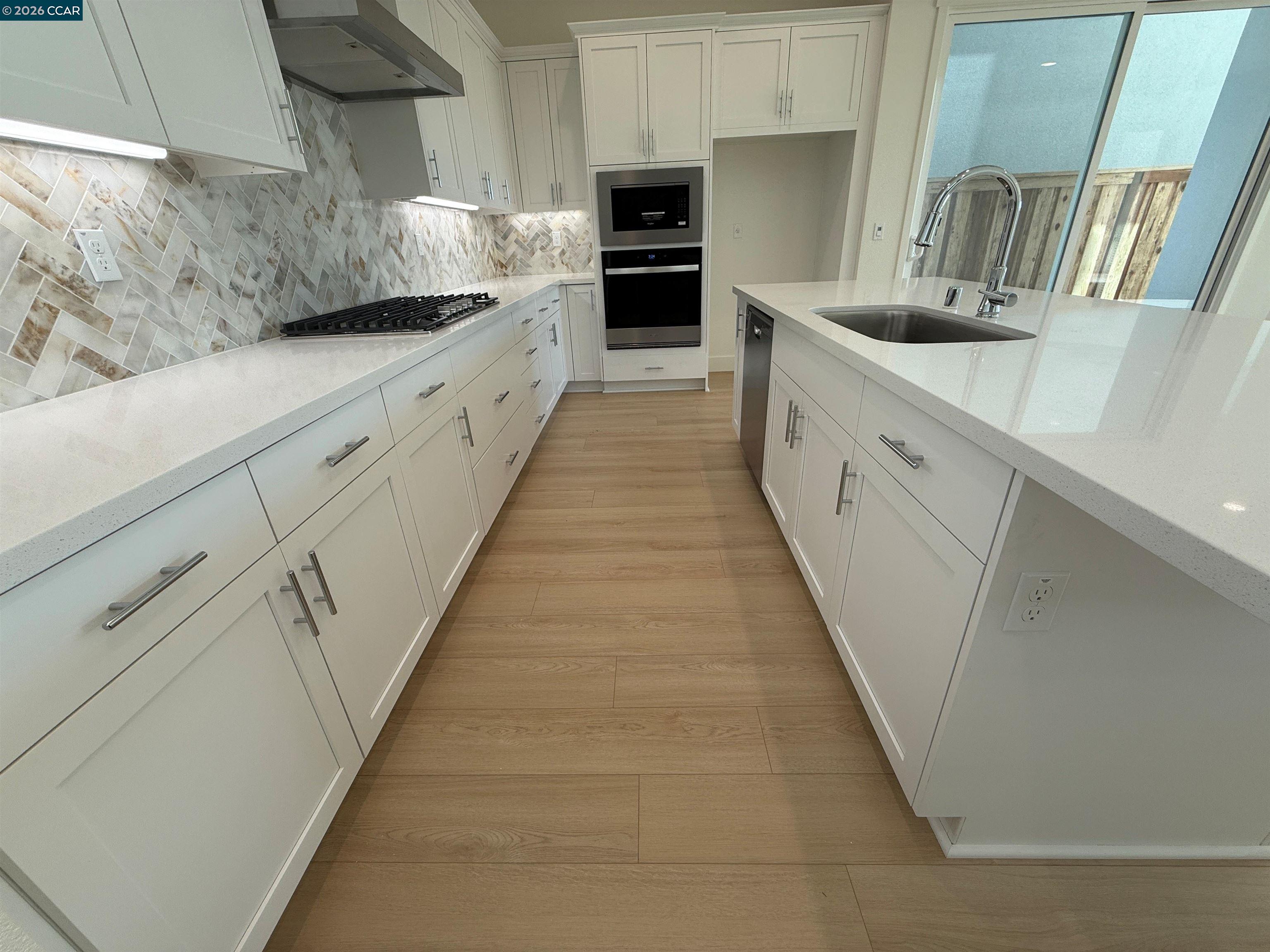 Detail Gallery Image 4 of 7 For 17429 Bushwick Lane, Lathrop,  CA 95330 - 5 Beds | 3/1 Baths