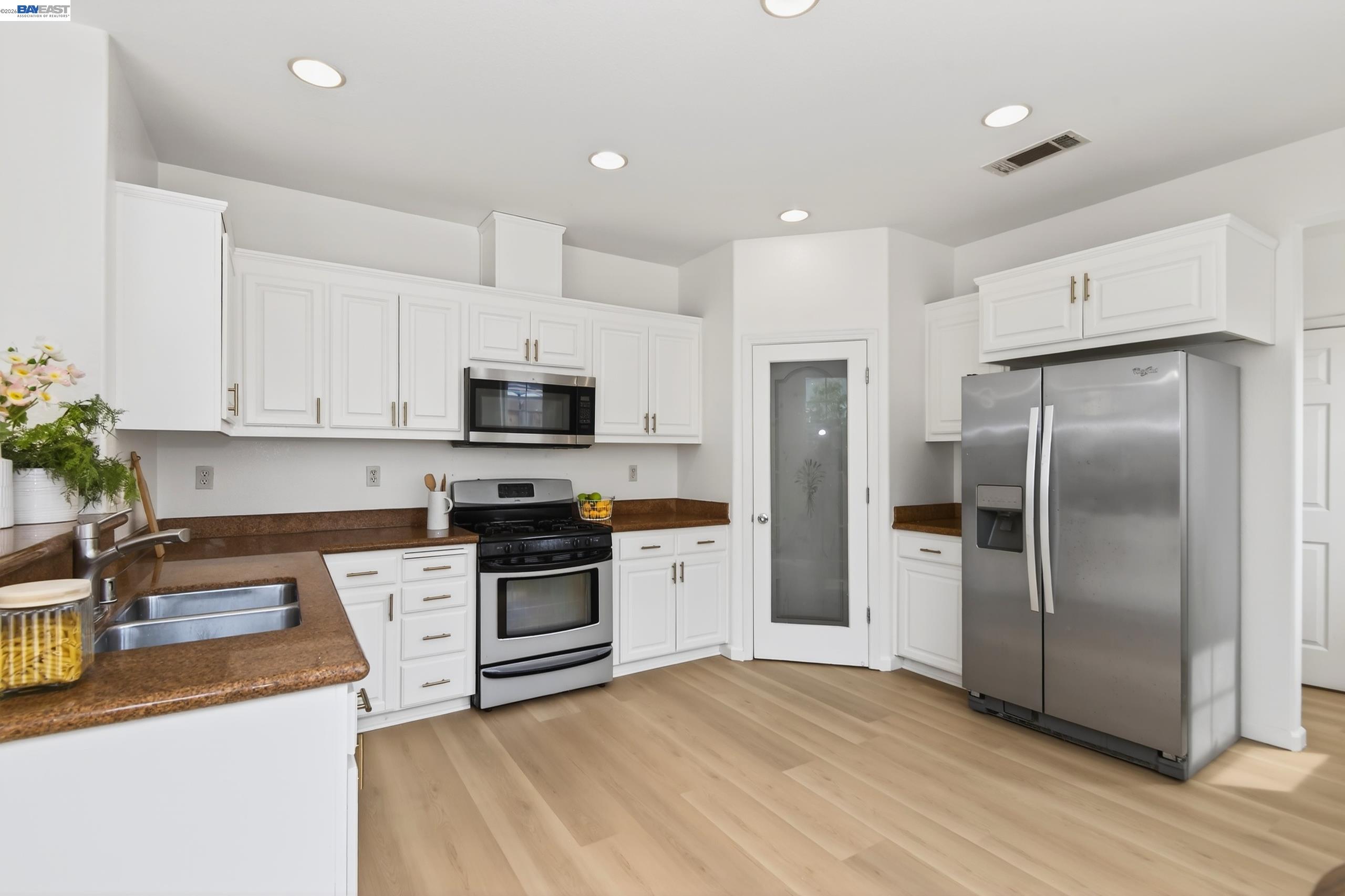 Detail Gallery Image 24 of 49 For 253 Balsam St, Pittsburg,  CA 94565 - 4 Beds | 2/1 Baths