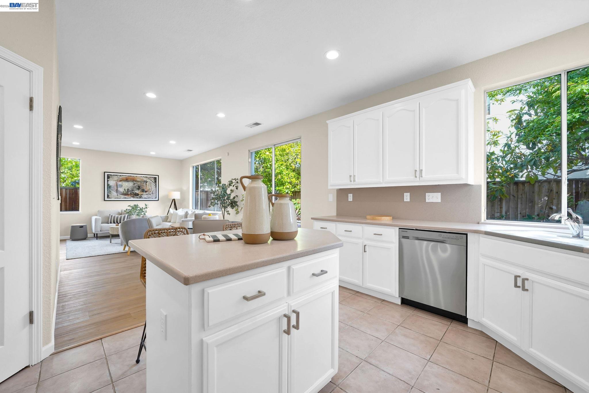 Detail Gallery Image 13 of 33 For 37489 Summer Holly Cmn, Fremont,  CA 94536 - 4 Beds | 2/1 Baths