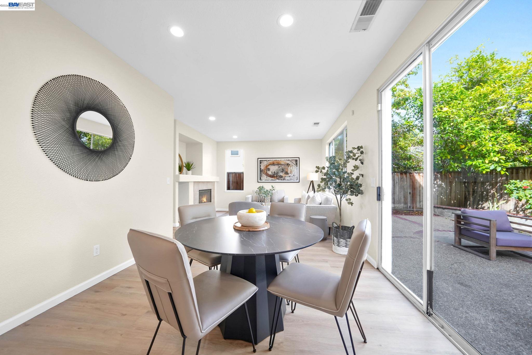 Detail Gallery Image 14 of 33 For 37489 Summer Holly Cmn, Fremont,  CA 94536 - 4 Beds | 2/1 Baths