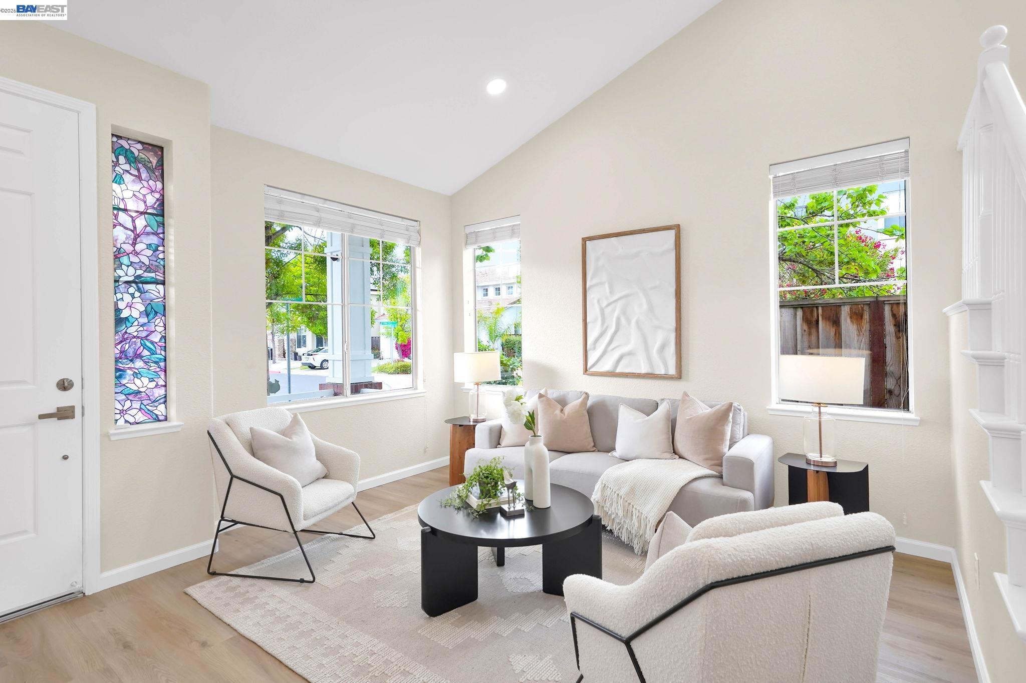 Detail Gallery Image 3 of 33 For 37489 Summer Holly Cmn, Fremont,  CA 94536 - 4 Beds | 2/1 Baths