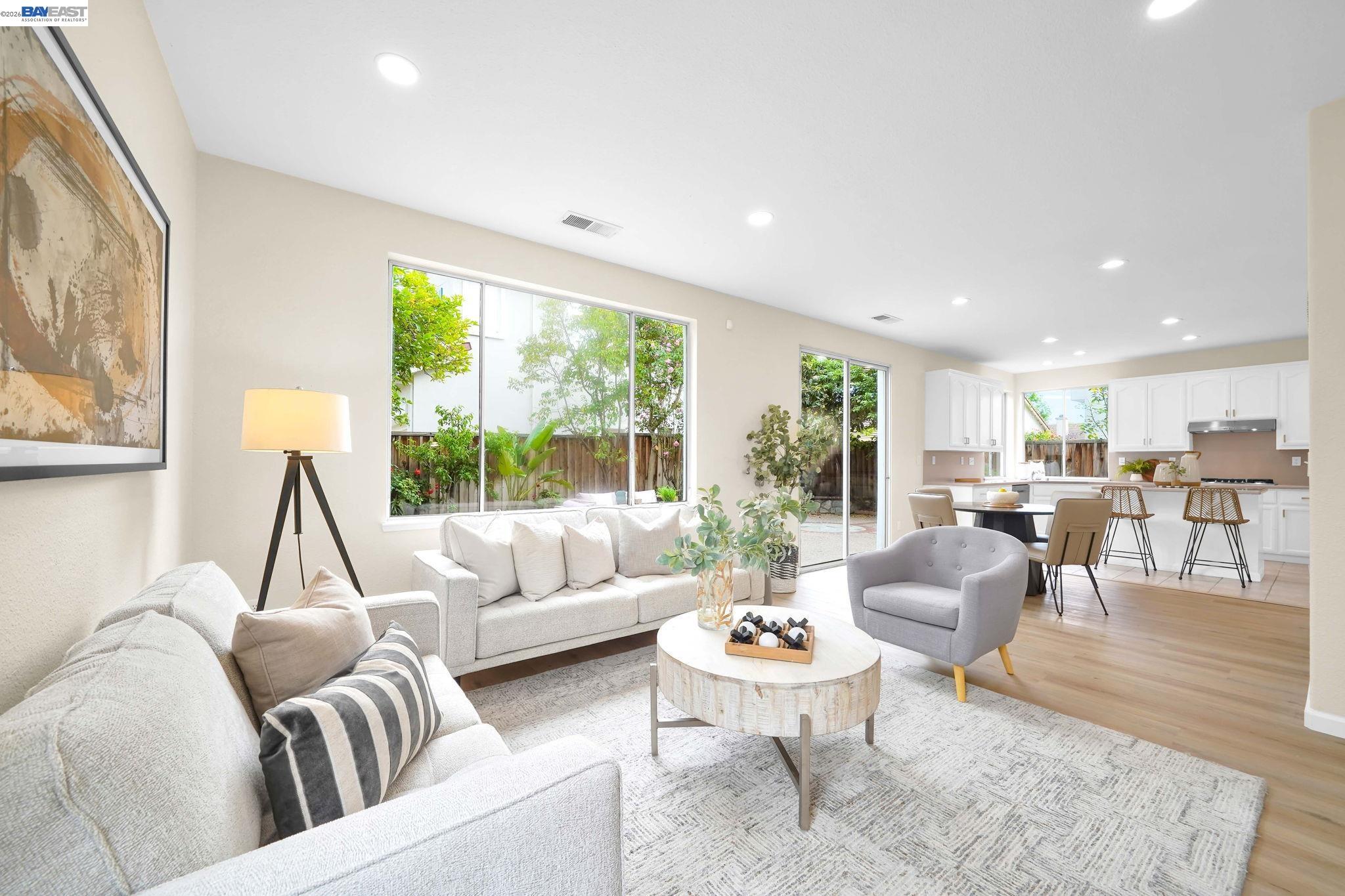 Detail Gallery Image 8 of 33 For 37489 Summer Holly Cmn, Fremont,  CA 94536 - 4 Beds | 2/1 Baths