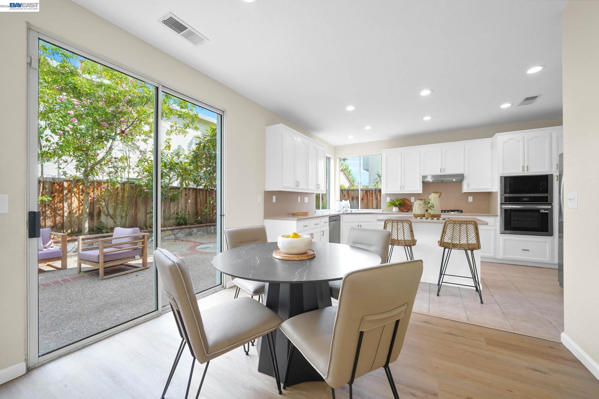 Detail Gallery Image 9 of 33 For 37489 Summer Holly Cmn, Fremont,  CA 94536 - 4 Beds | 2/1 Baths