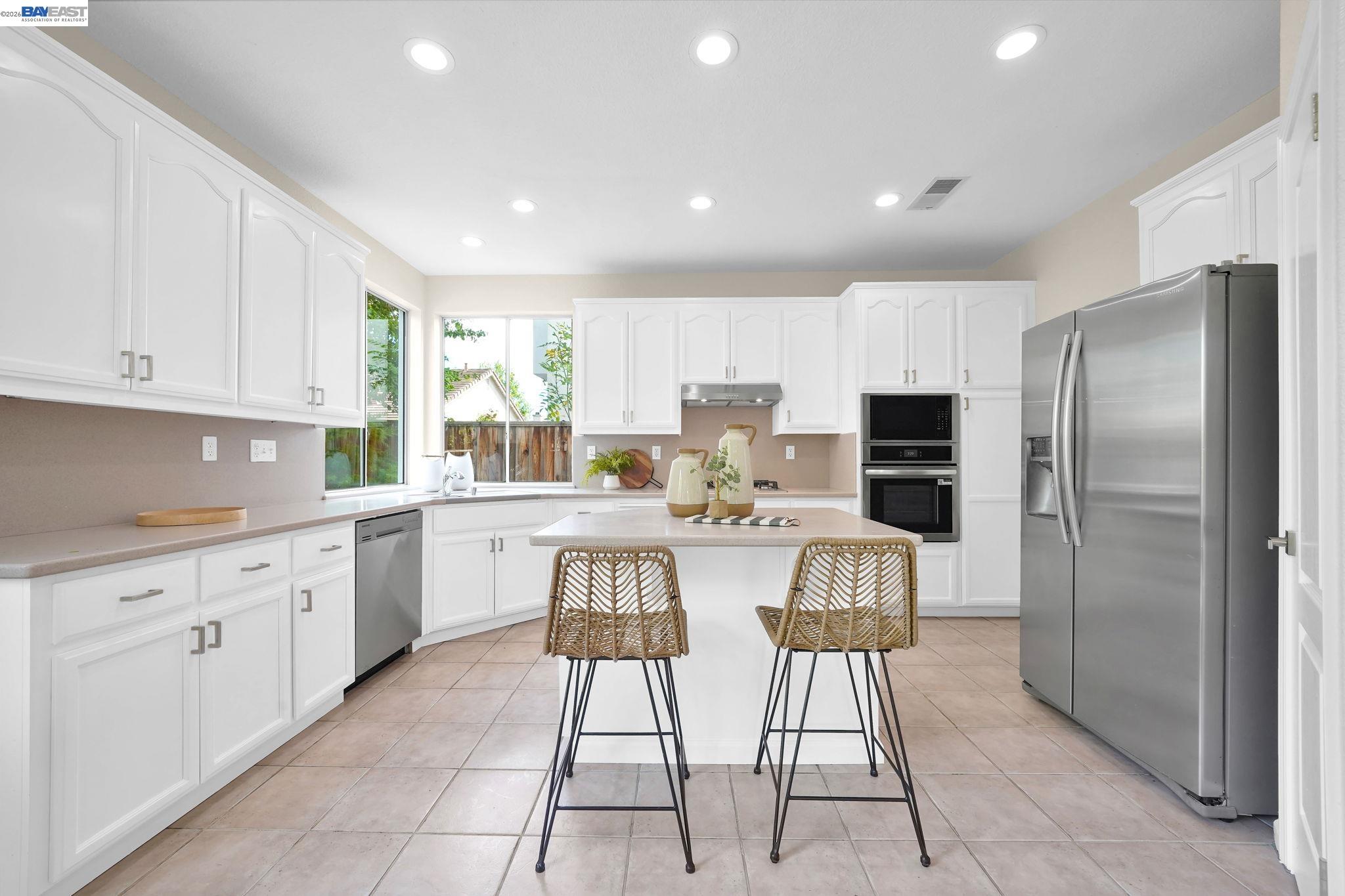 Detail Gallery Image 10 of 33 For 37489 Summer Holly Cmn, Fremont,  CA 94536 - 4 Beds | 2/1 Baths