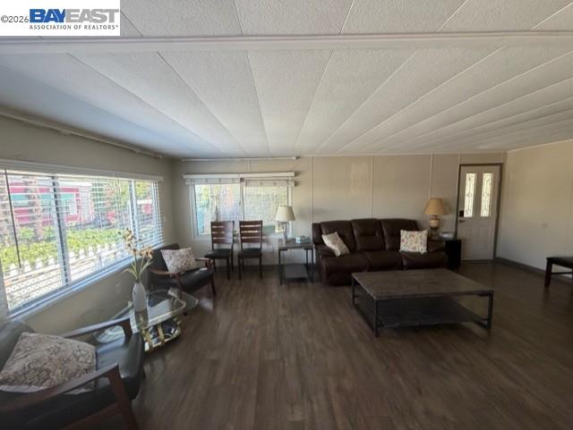 Detail Gallery Image 2 of 31 For 43 Palm Drive, Union City,  CA 94587 - 2 Beds | 2 Baths