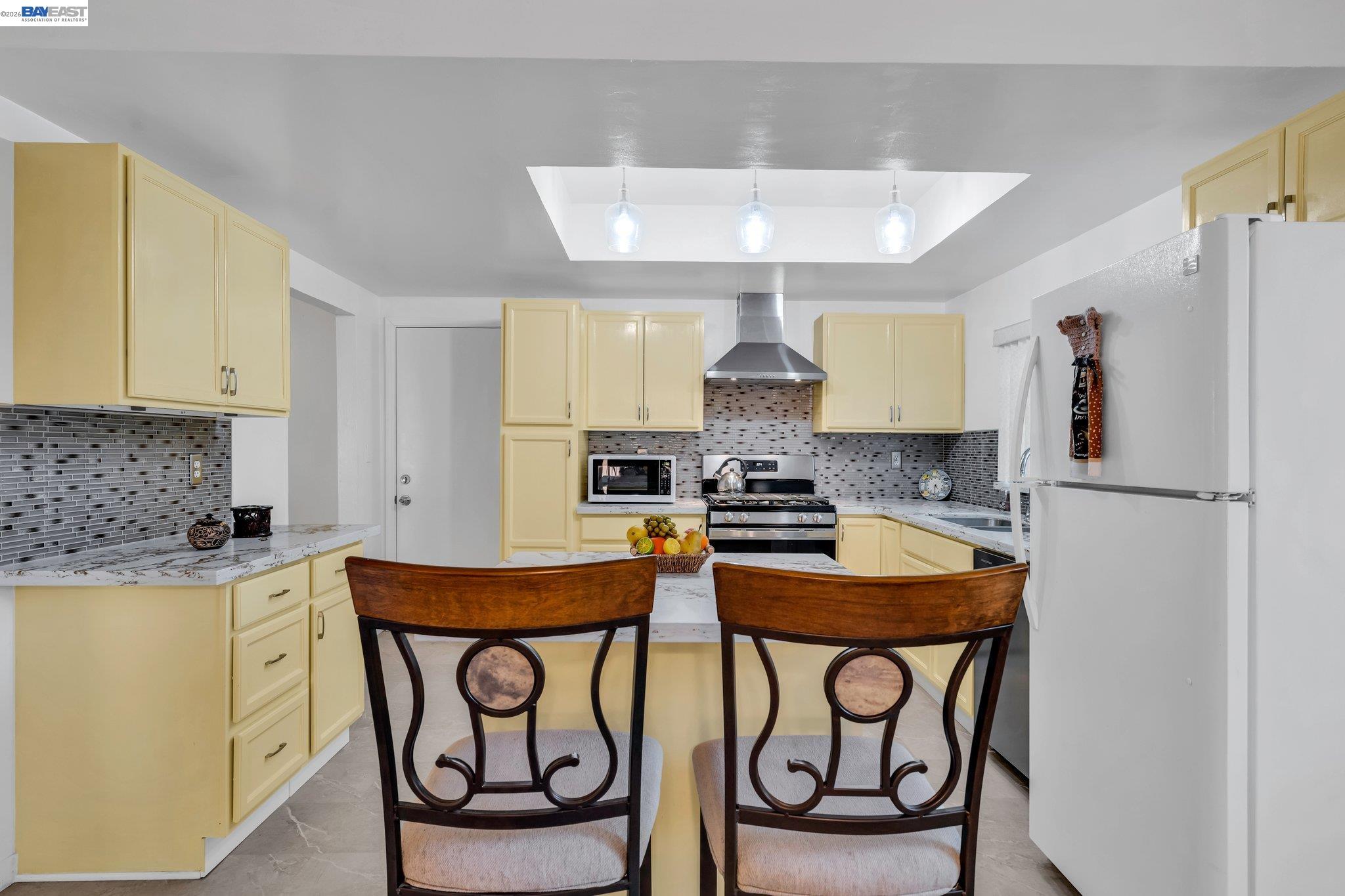 Detail Gallery Image 2 of 24 For 1810 Boxwood Dr, Concord,  CA 94519 - 5 Beds | 2/1 Baths