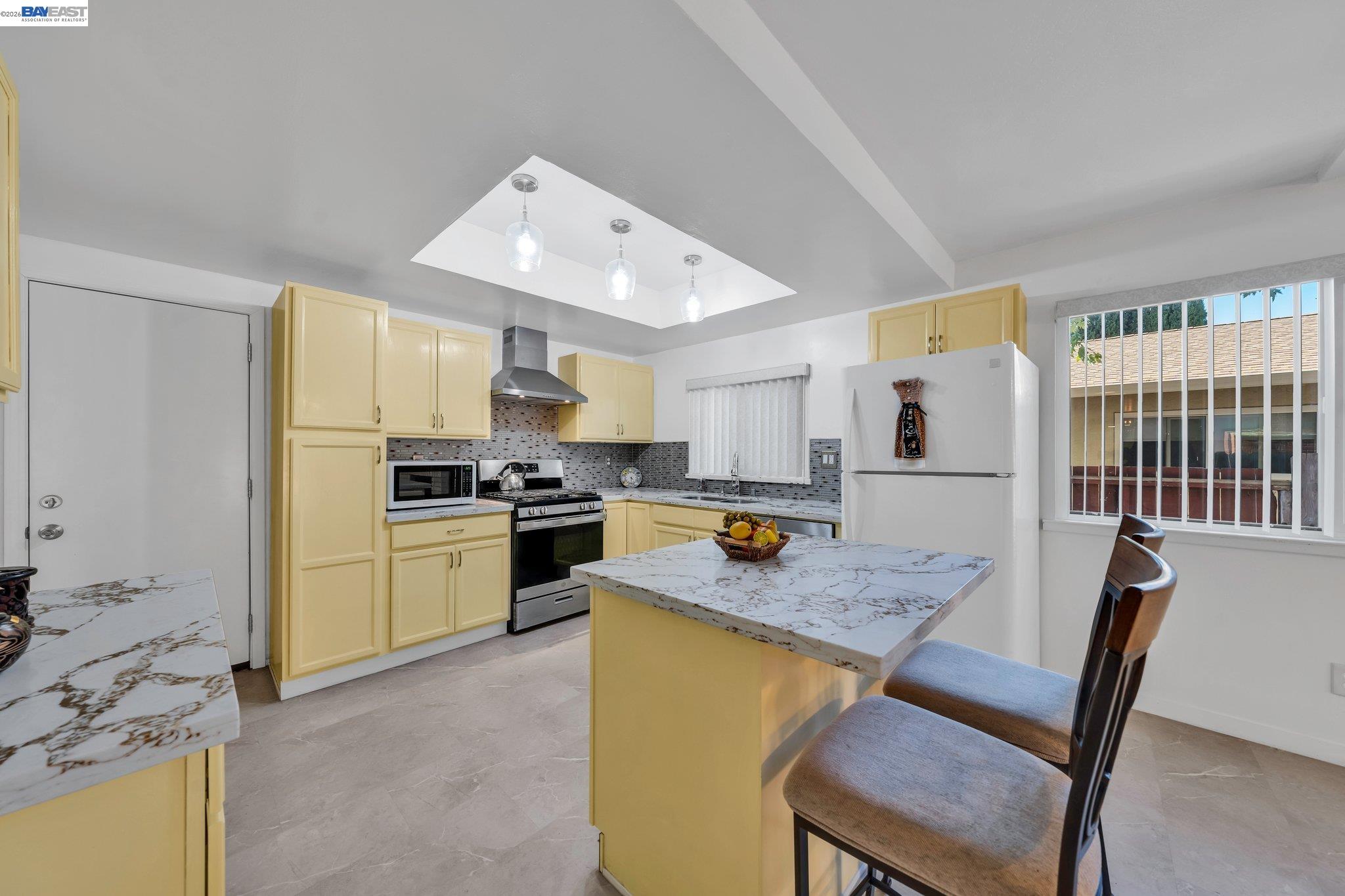 Detail Gallery Image 11 of 24 For 1810 Boxwood Dr, Concord,  CA 94519 - 5 Beds | 2/1 Baths