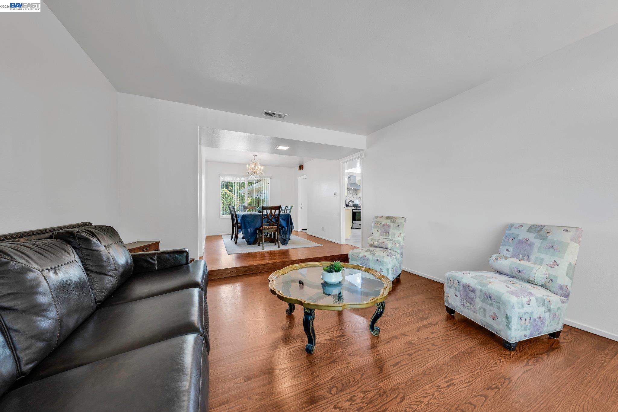 Detail Gallery Image 14 of 24 For 1810 Boxwood Dr, Concord,  CA 94519 - 5 Beds | 2/1 Baths