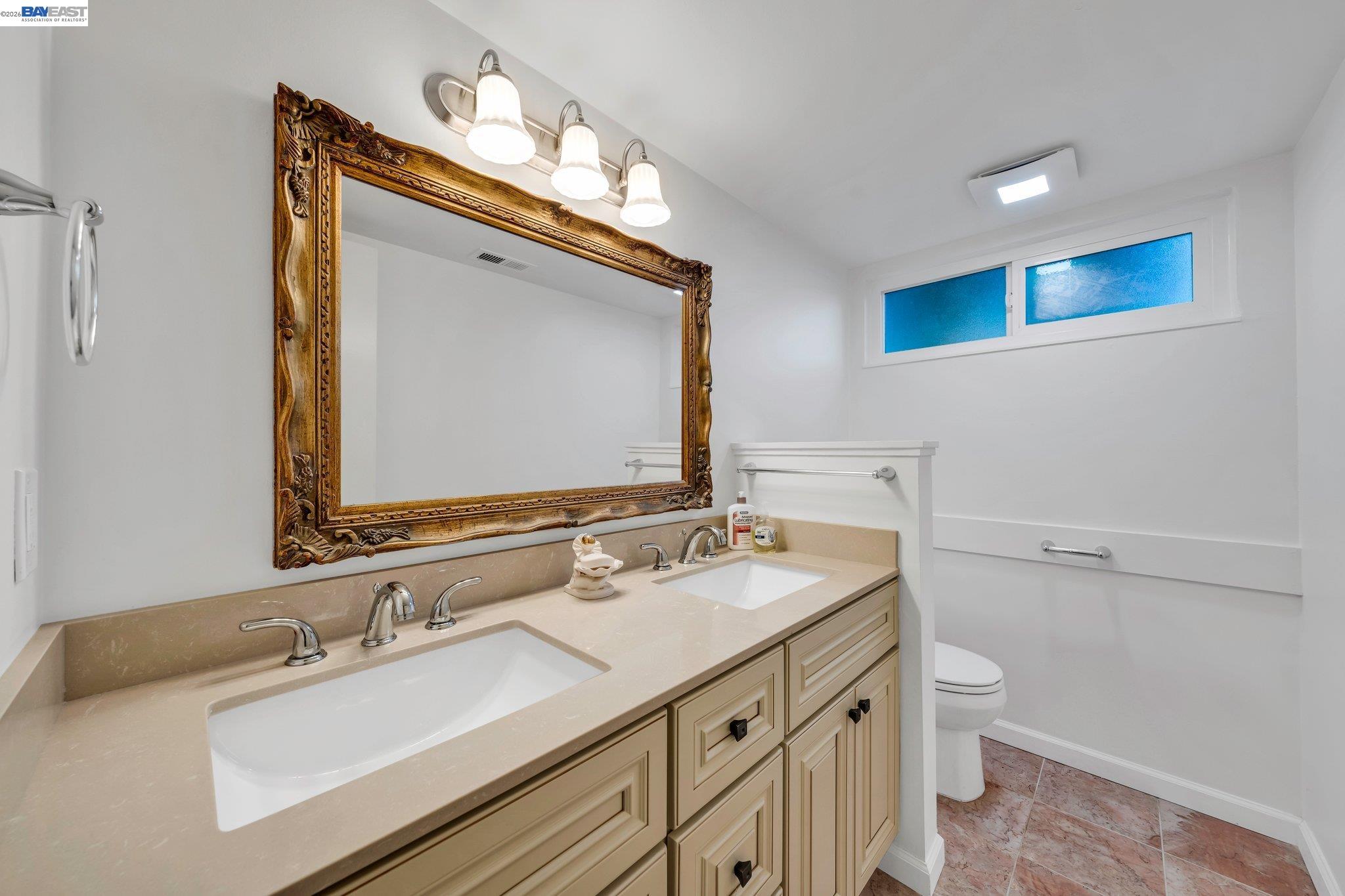 Detail Gallery Image 3 of 24 For 1810 Boxwood Dr, Concord,  CA 94519 - 5 Beds | 2/1 Baths