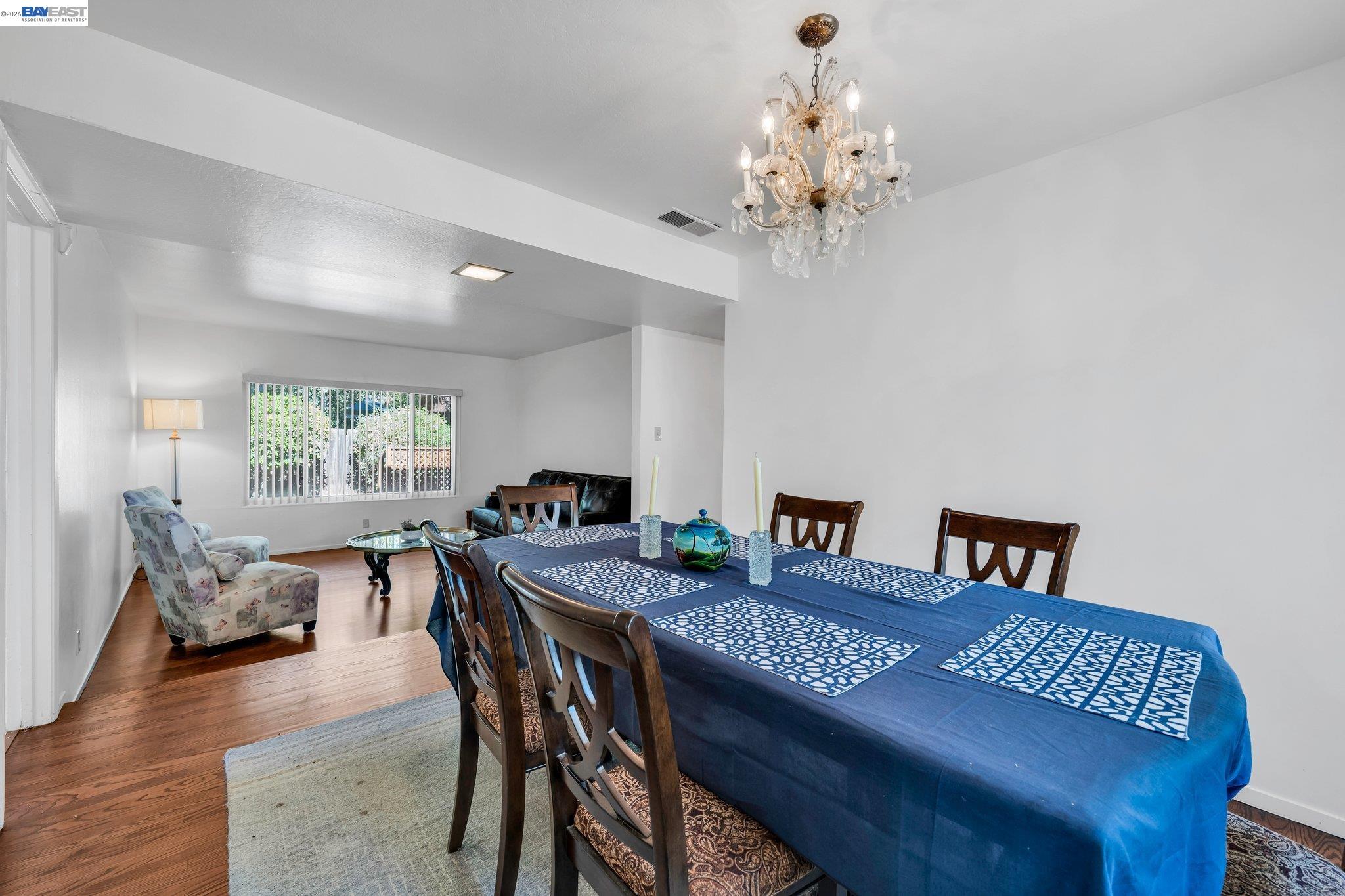 Detail Gallery Image 8 of 24 For 1810 Boxwood Dr, Concord,  CA 94519 - 5 Beds | 2/1 Baths