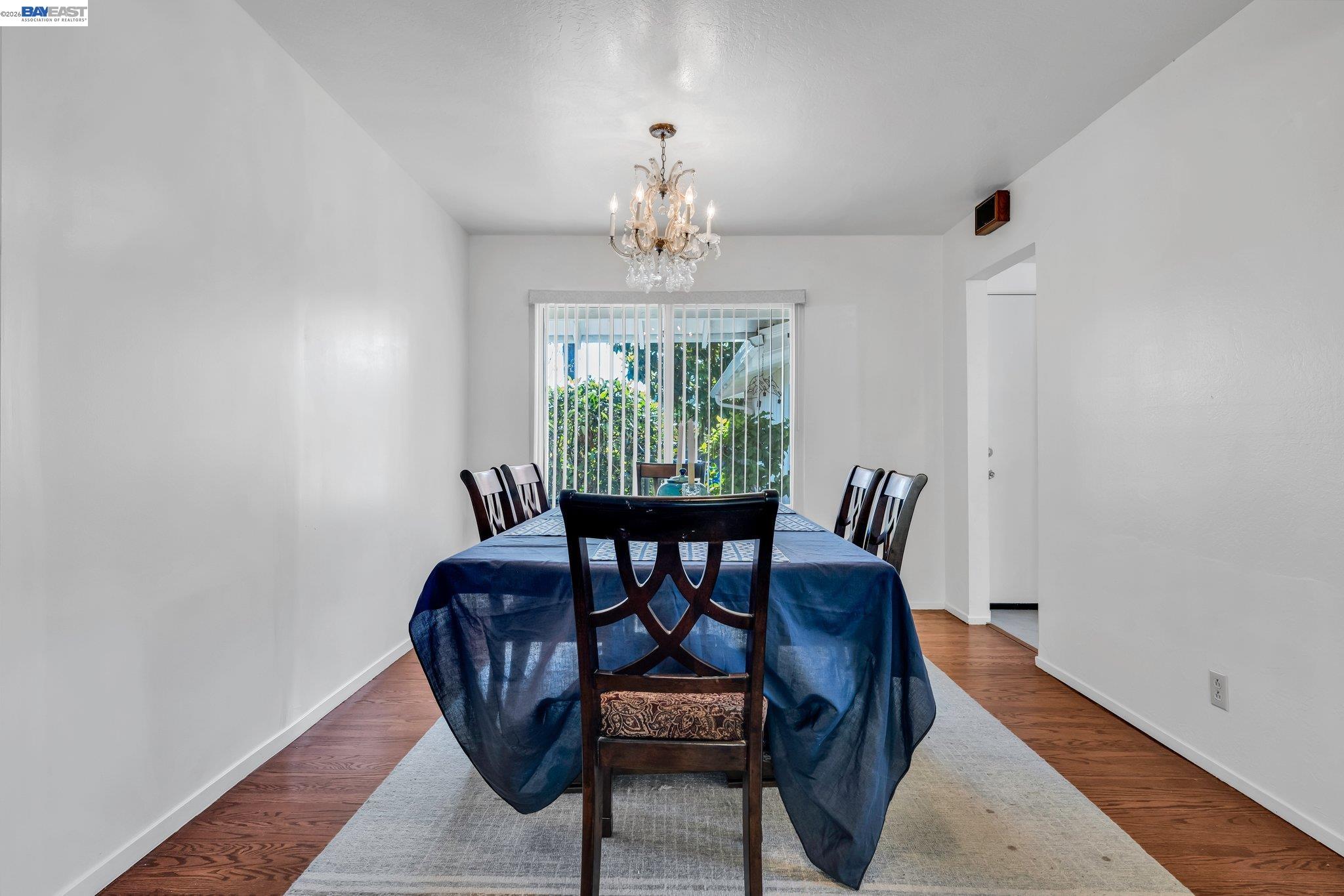 Detail Gallery Image 9 of 24 For 1810 Boxwood Dr, Concord,  CA 94519 - 5 Beds | 2/1 Baths