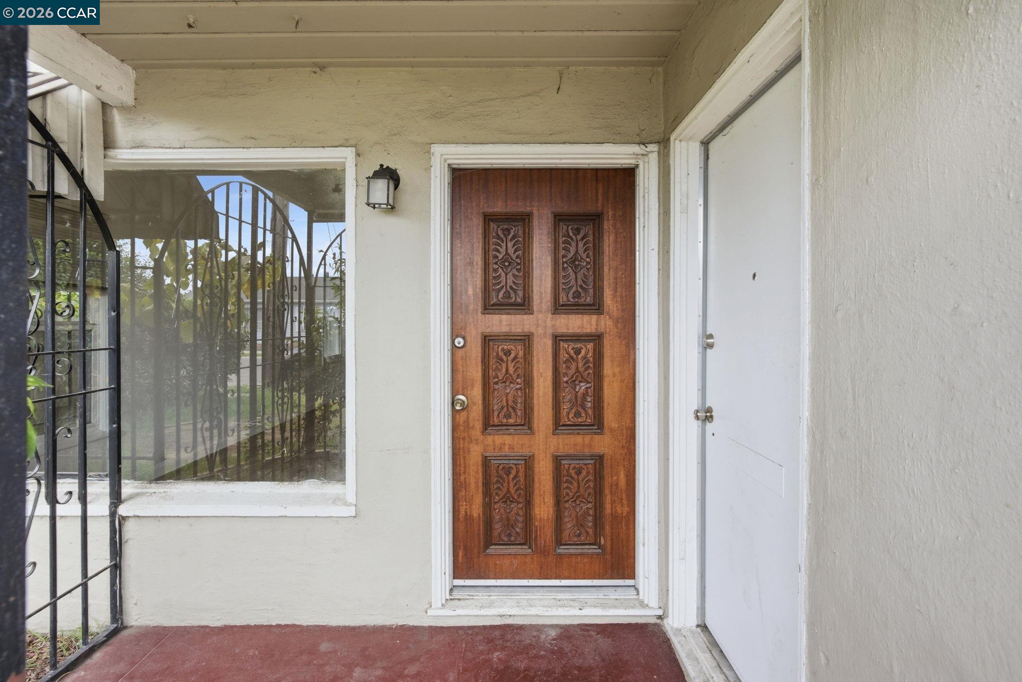Detail Gallery Image 3 of 29 For 6719 Eastlawn St, Oakland,  CA 94621 - 3 Beds | 1 Baths