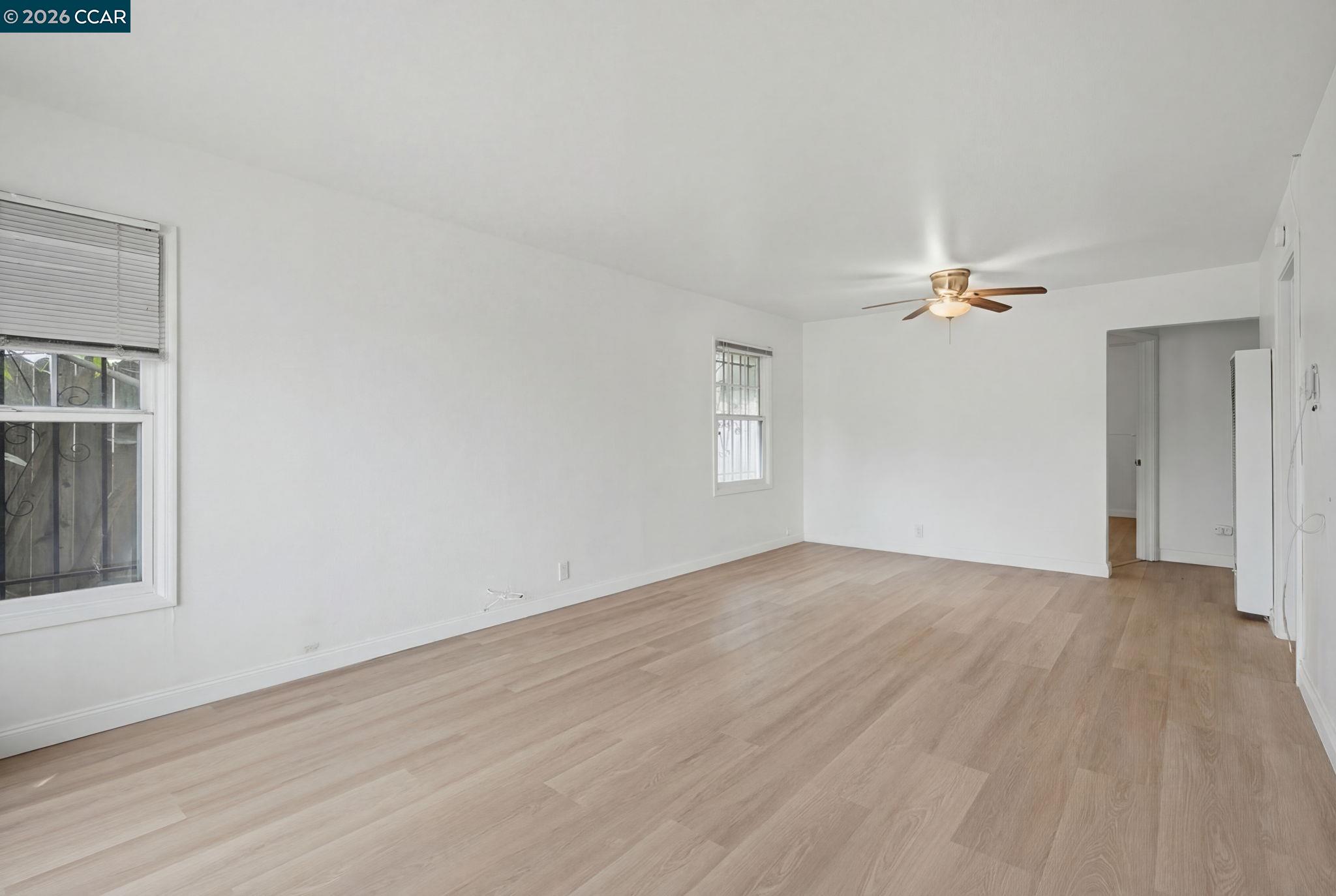 Detail Gallery Image 5 of 29 For 6719 Eastlawn St, Oakland,  CA 94621 - 3 Beds | 1 Baths