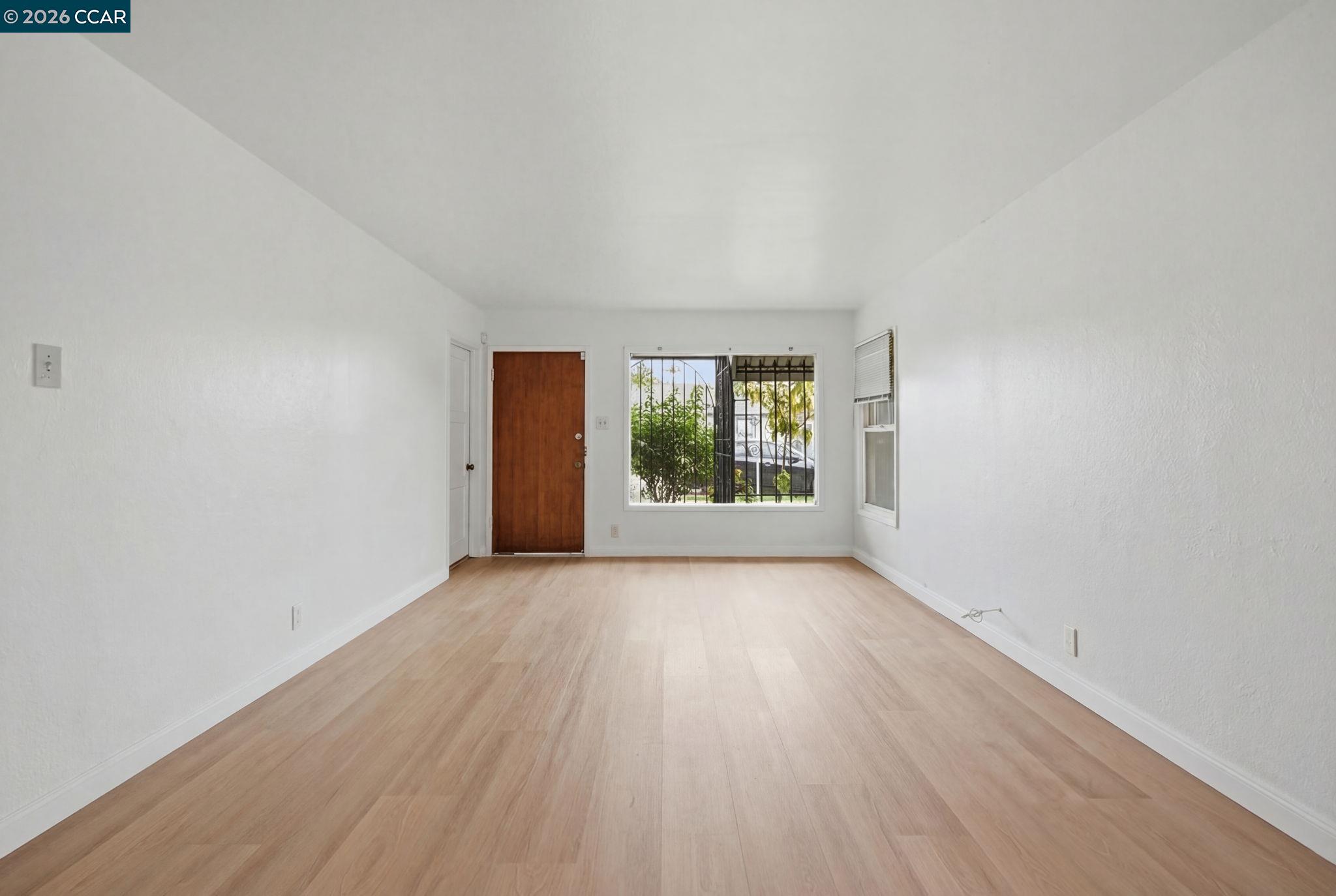 Detail Gallery Image 8 of 29 For 6719 Eastlawn St, Oakland,  CA 94621 - 3 Beds | 1 Baths