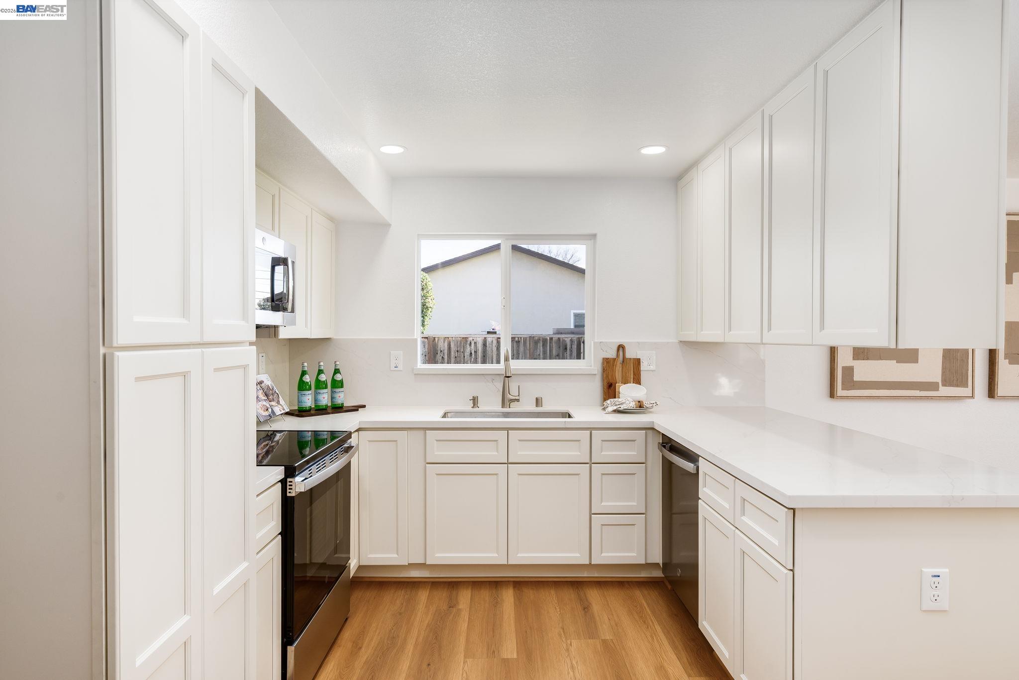 Detail Gallery Image 12 of 45 For 7172 Amador Valley Blvd, Dublin,  CA 94568 - 4 Beds | 2/1 Baths
