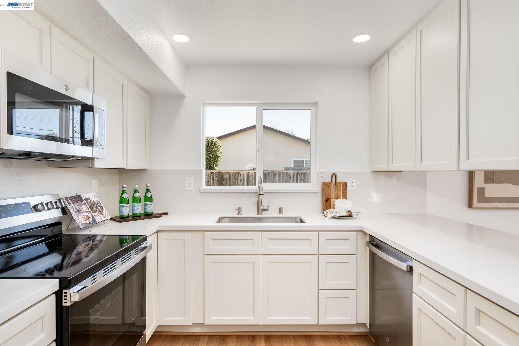 Detail Gallery Image 13 of 45 For 7172 Amador Valley Blvd, Dublin,  CA 94568 - 4 Beds | 2/1 Baths
