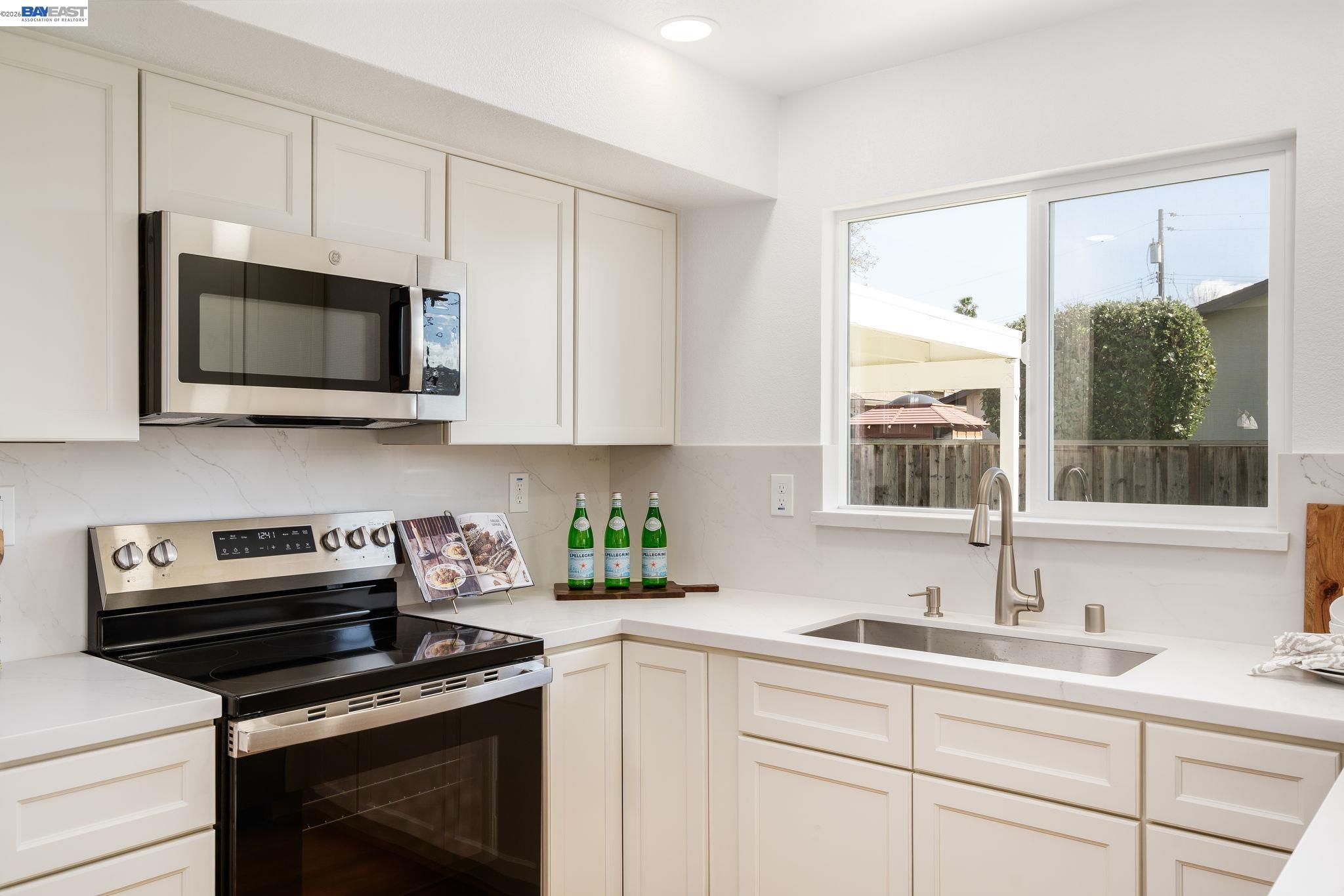 Detail Gallery Image 14 of 45 For 7172 Amador Valley Blvd, Dublin,  CA 94568 - 4 Beds | 2/1 Baths