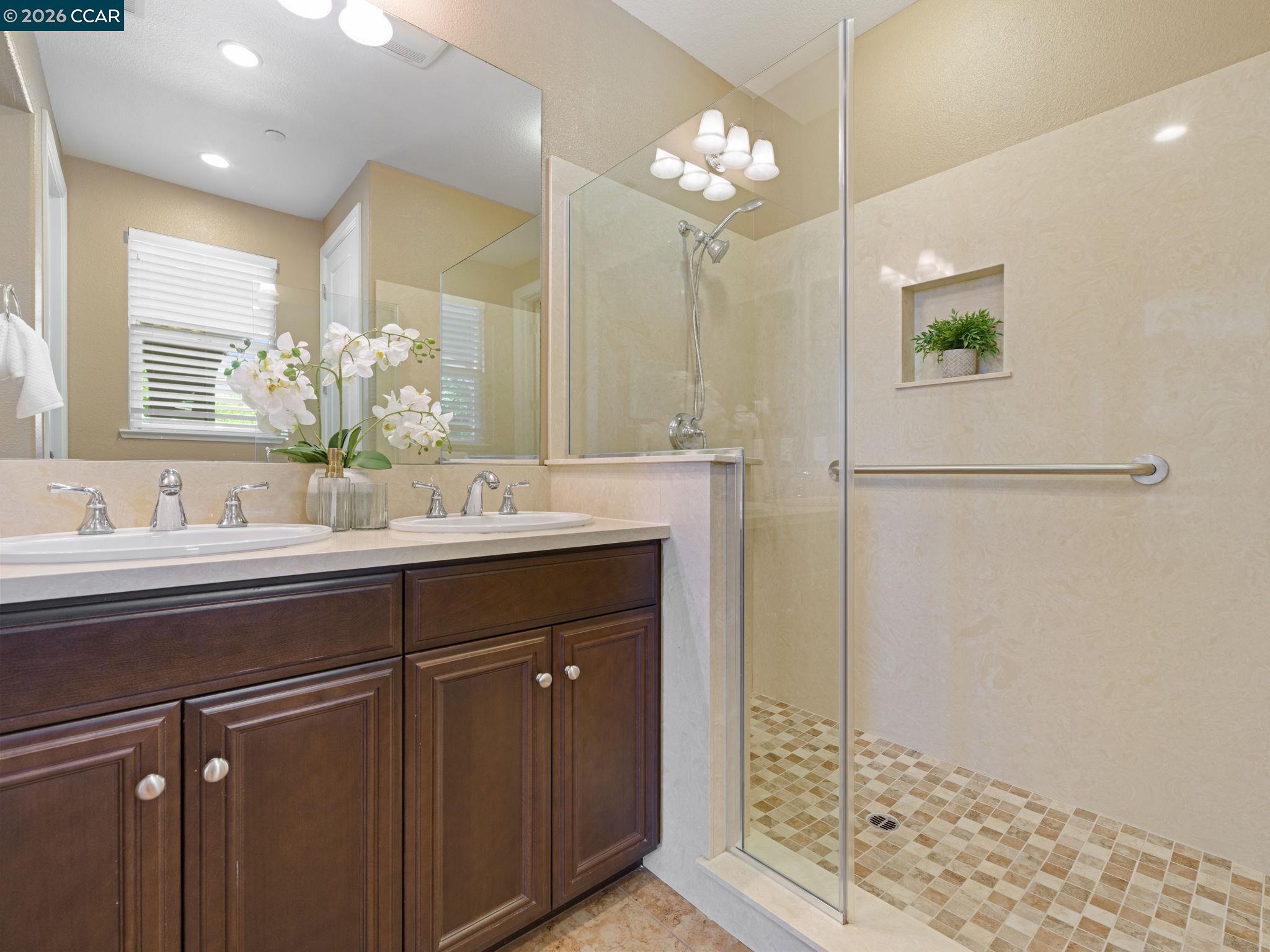 Detail Gallery Image 26 of 60 For 2854 Lowell Ct, San Jose,  CA 95121 - 5 Beds | 4/1 Baths