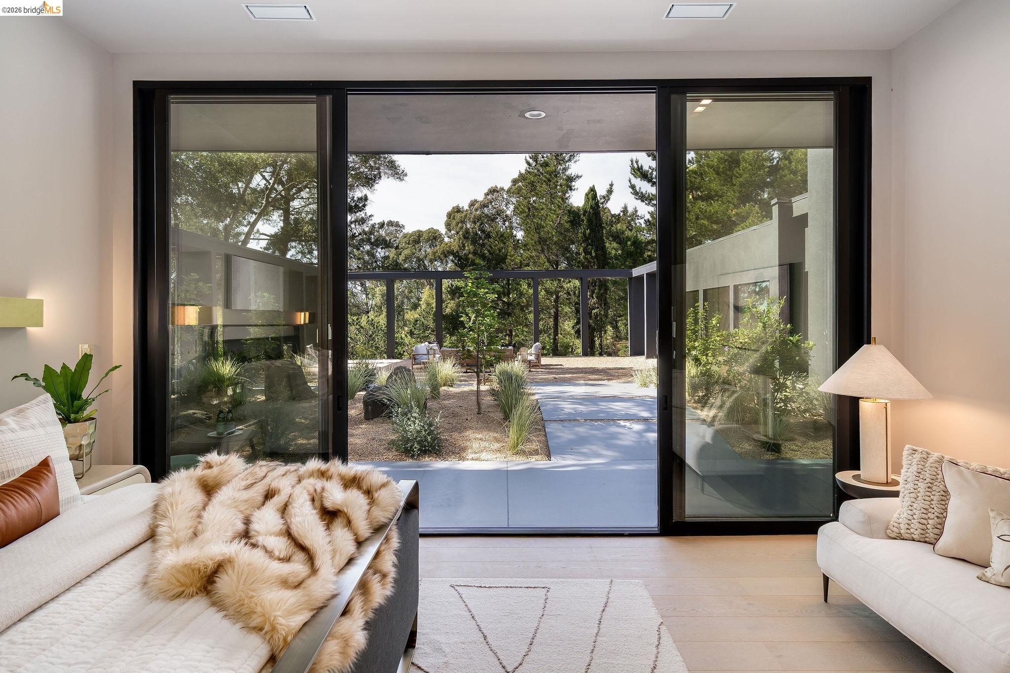 Detail Gallery Image 31 of 60 For 5645 Bacon Rd, Oakland,  CA 94619 - 6 Beds | 7/2 Baths