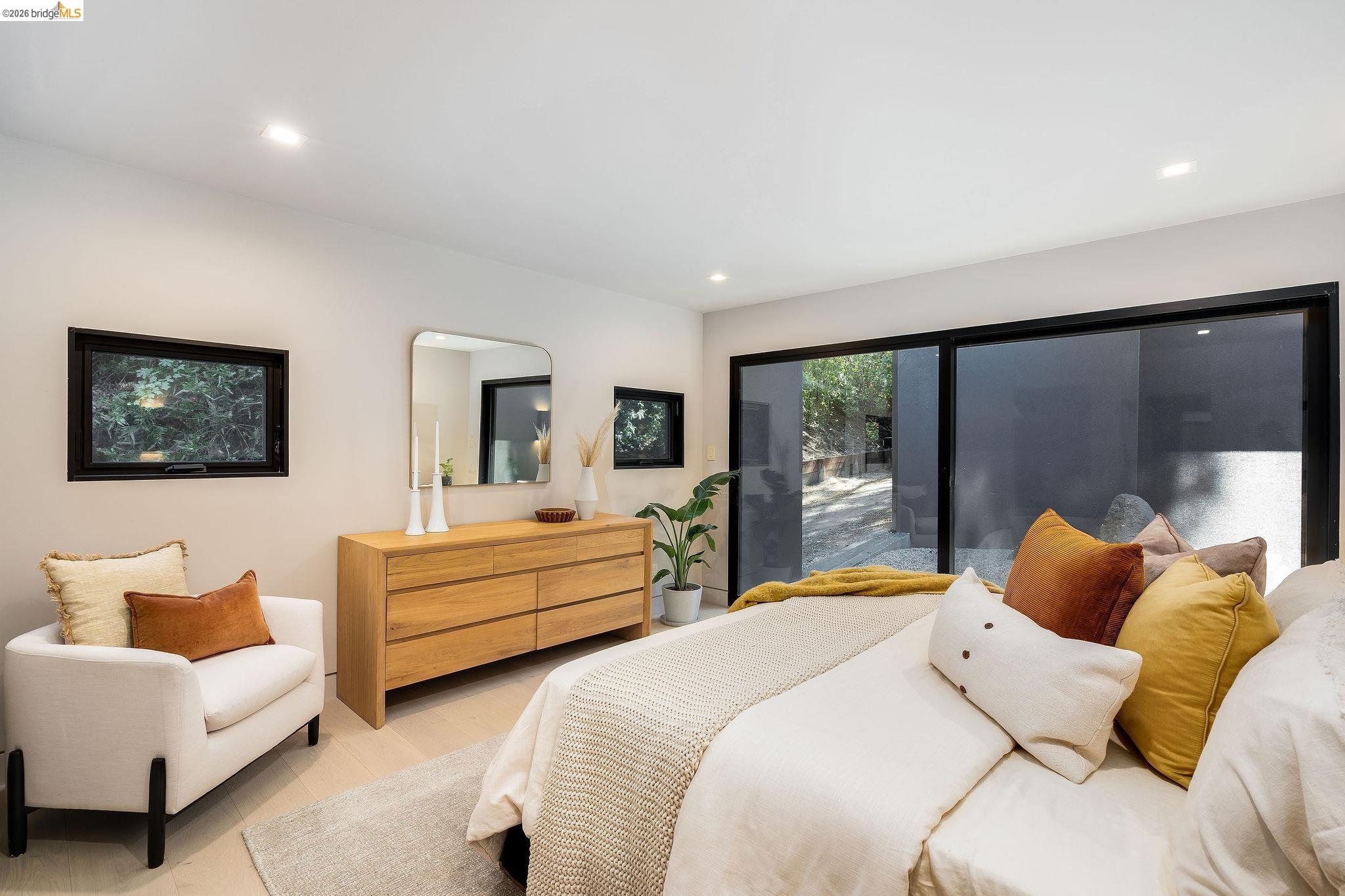 Detail Gallery Image 36 of 60 For 5645 Bacon Rd, Oakland,  CA 94619 - 6 Beds | 7/2 Baths