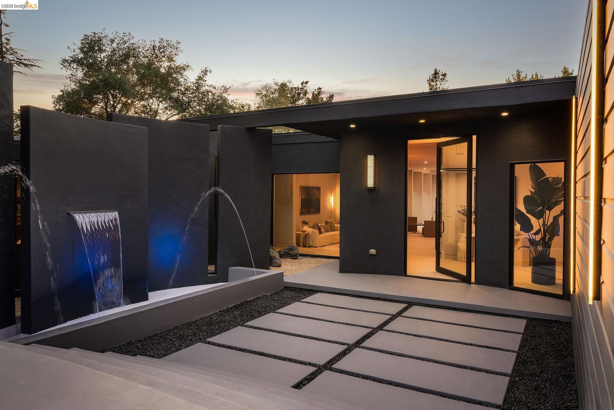 Detail Gallery Image 5 of 60 For 5645 Bacon Rd, Oakland,  CA 94619 - 6 Beds | 7/2 Baths