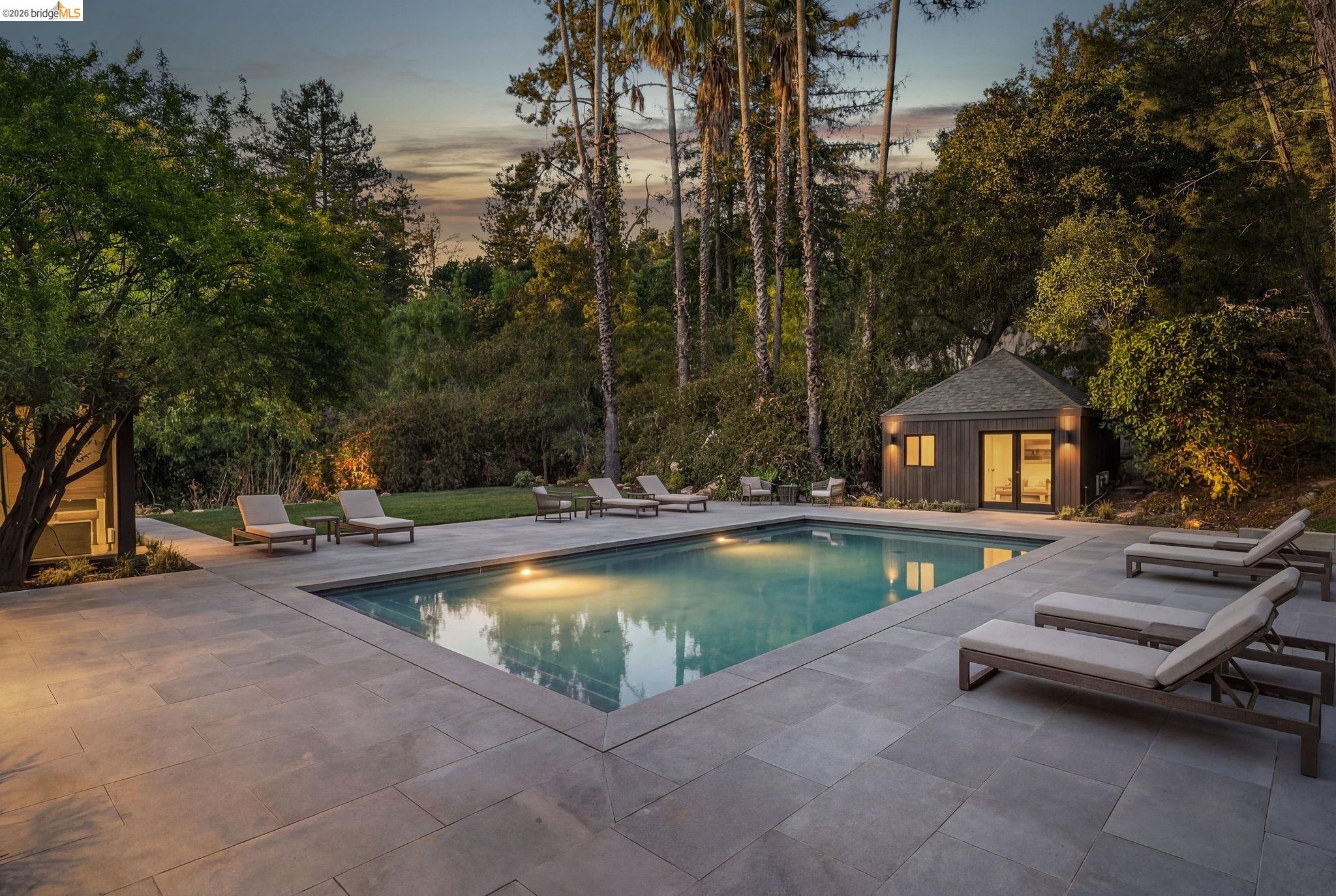 Detail Gallery Image 8 of 60 For 5645 Bacon Rd, Oakland,  CA 94619 - 6 Beds | 7/2 Baths