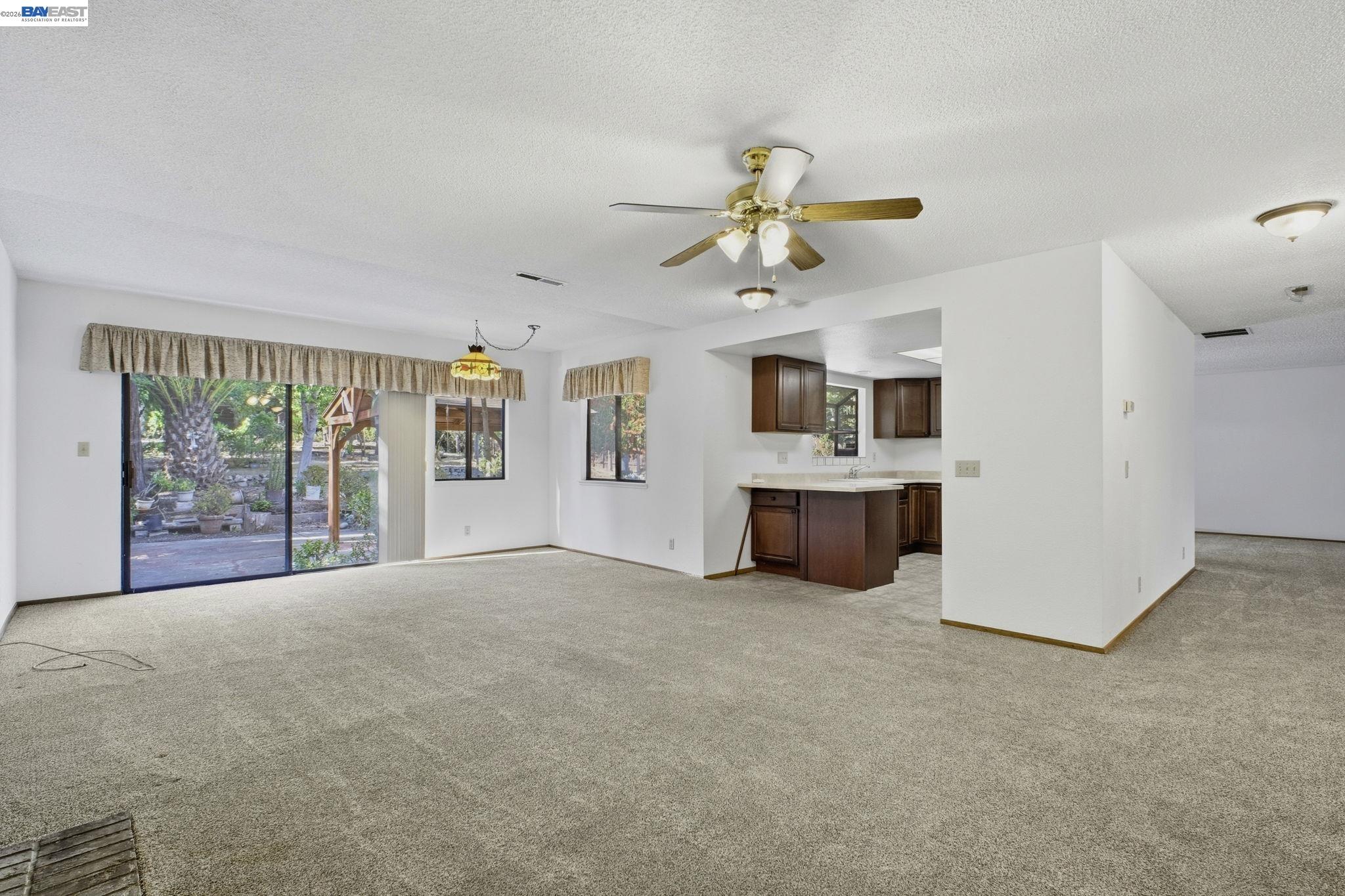 Detail Gallery Image 11 of 48 For 410 Monaco Ave, Union City,  CA 94587 - 4 Beds | 2/1 Baths