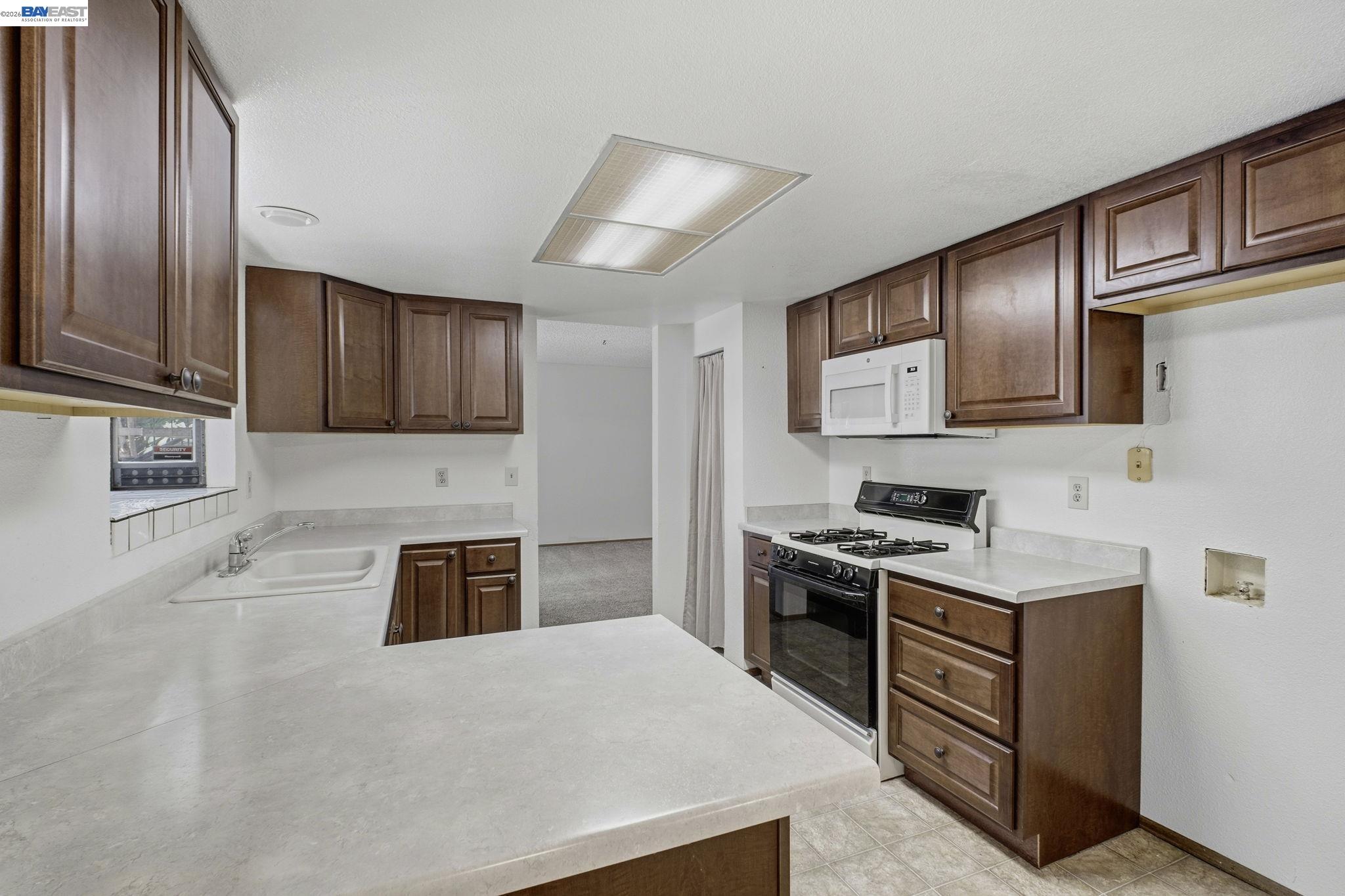 Detail Gallery Image 12 of 48 For 410 Monaco Ave, Union City,  CA 94587 - 4 Beds | 2/1 Baths