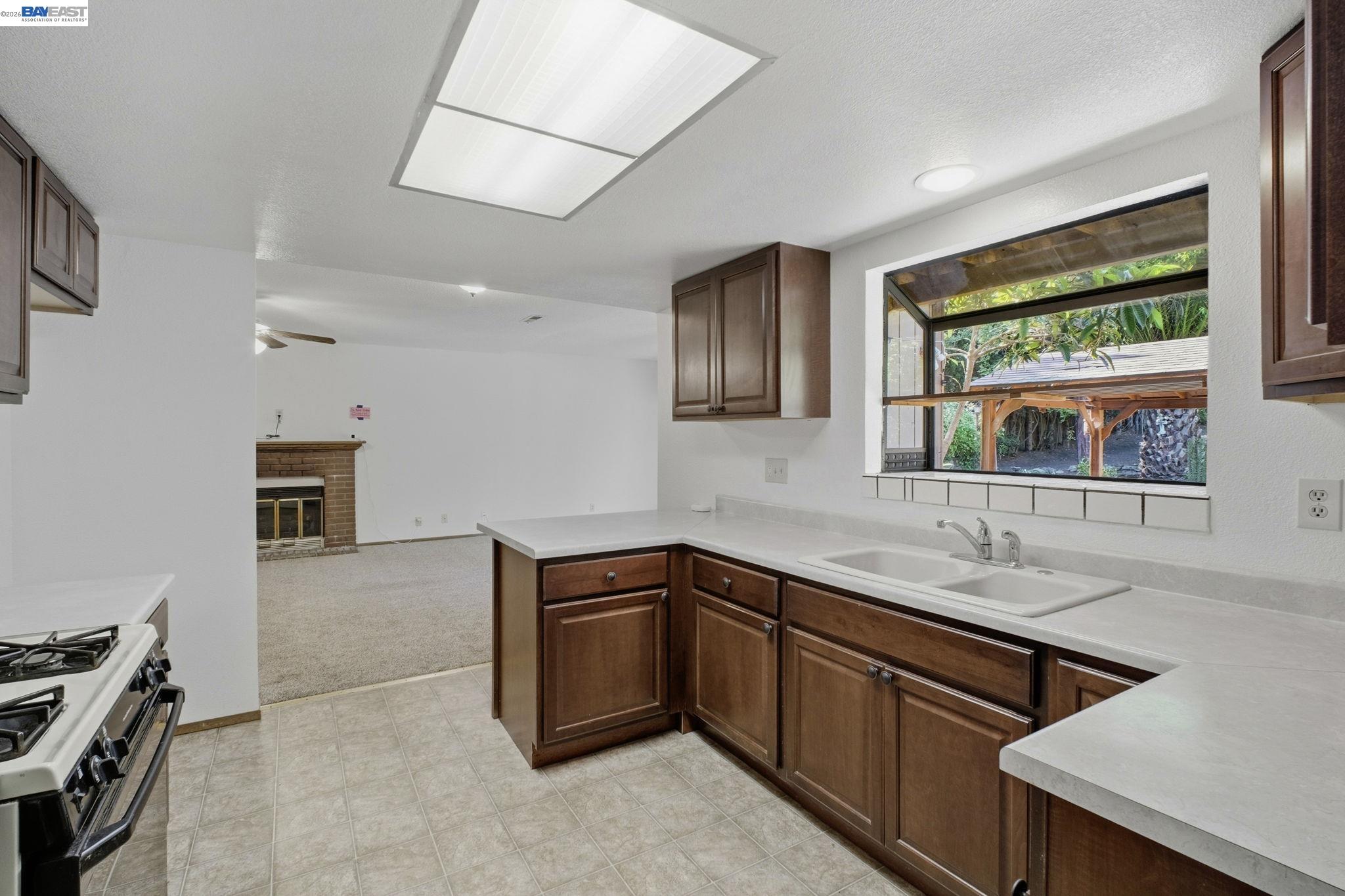 Detail Gallery Image 14 of 48 For 410 Monaco Ave, Union City,  CA 94587 - 4 Beds | 2/1 Baths