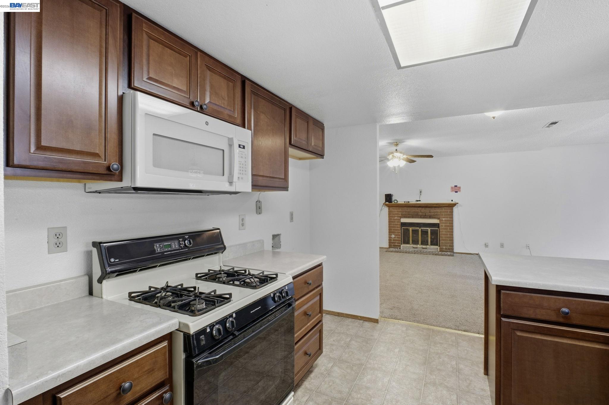 Detail Gallery Image 15 of 48 For 410 Monaco Ave, Union City,  CA 94587 - 4 Beds | 2/1 Baths