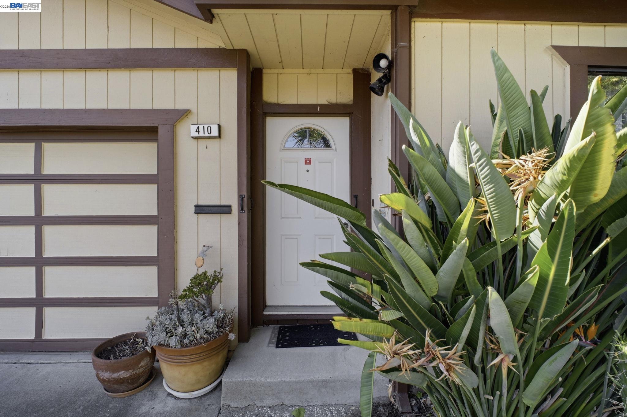 Detail Gallery Image 4 of 48 For 410 Monaco Ave, Union City,  CA 94587 - 4 Beds | 2/1 Baths