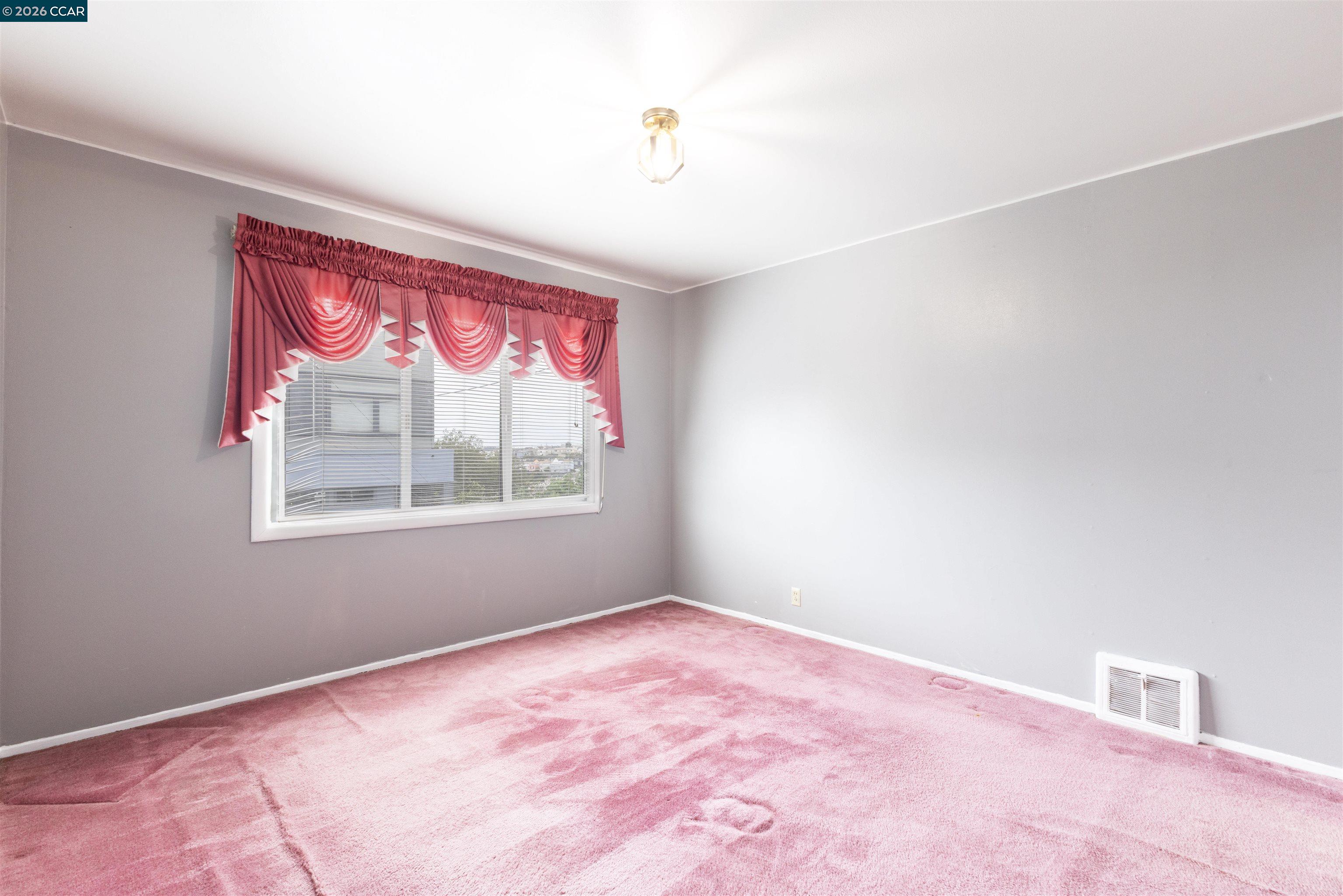 Detail Gallery Image 12 of 42 For 864 Moultrie St, San Francisco,  CA 94110 - 2 Beds | 1 Baths