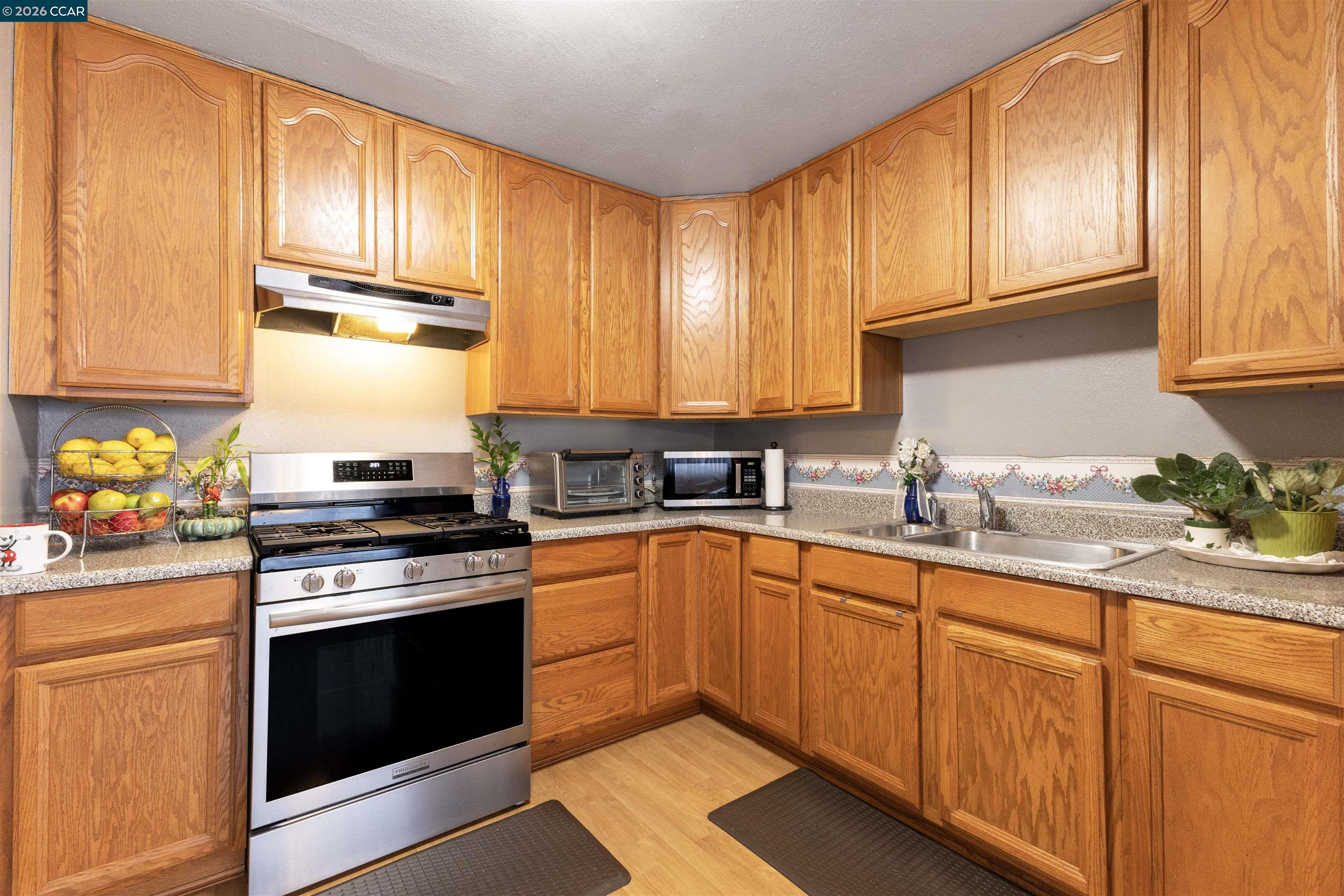 Detail Gallery Image 16 of 42 For 864 Moultrie St, San Francisco,  CA 94110 - 2 Beds | 1 Baths