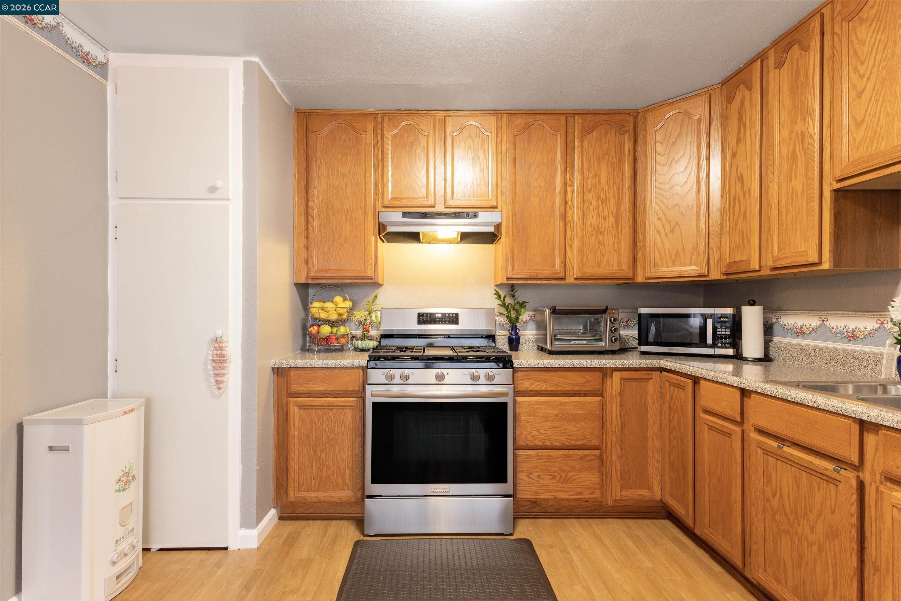 Detail Gallery Image 17 of 42 For 864 Moultrie St, San Francisco,  CA 94110 - 2 Beds | 1 Baths