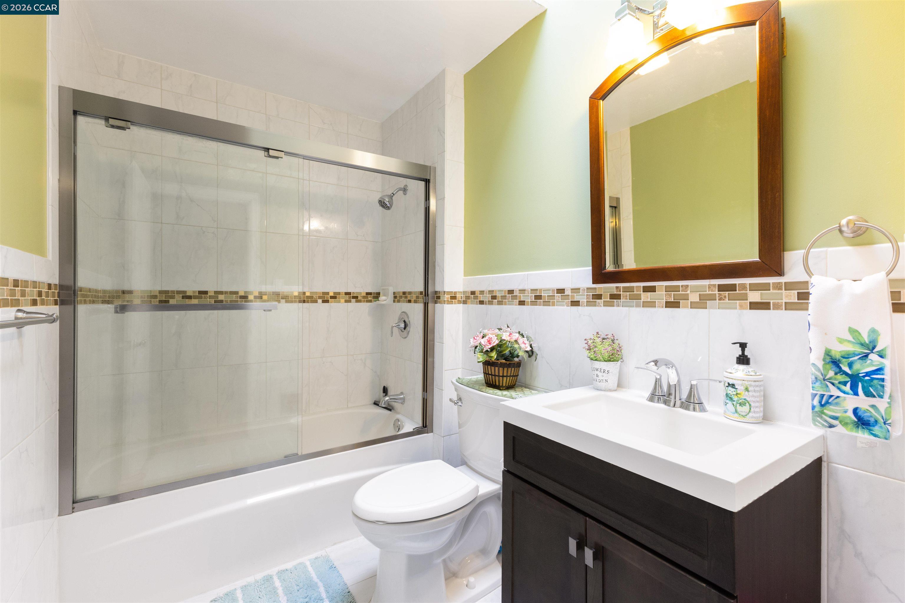 Detail Gallery Image 24 of 42 For 864 Moultrie St, San Francisco,  CA 94110 - 2 Beds | 1 Baths