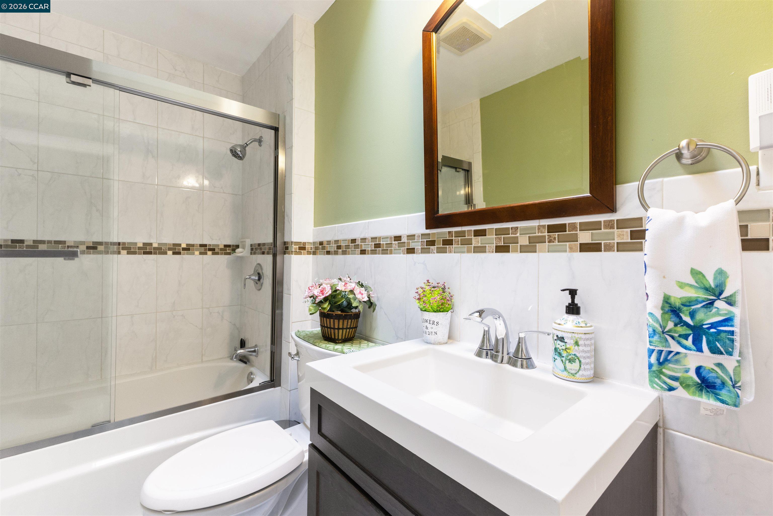 Detail Gallery Image 25 of 42 For 864 Moultrie St, San Francisco,  CA 94110 - 2 Beds | 1 Baths