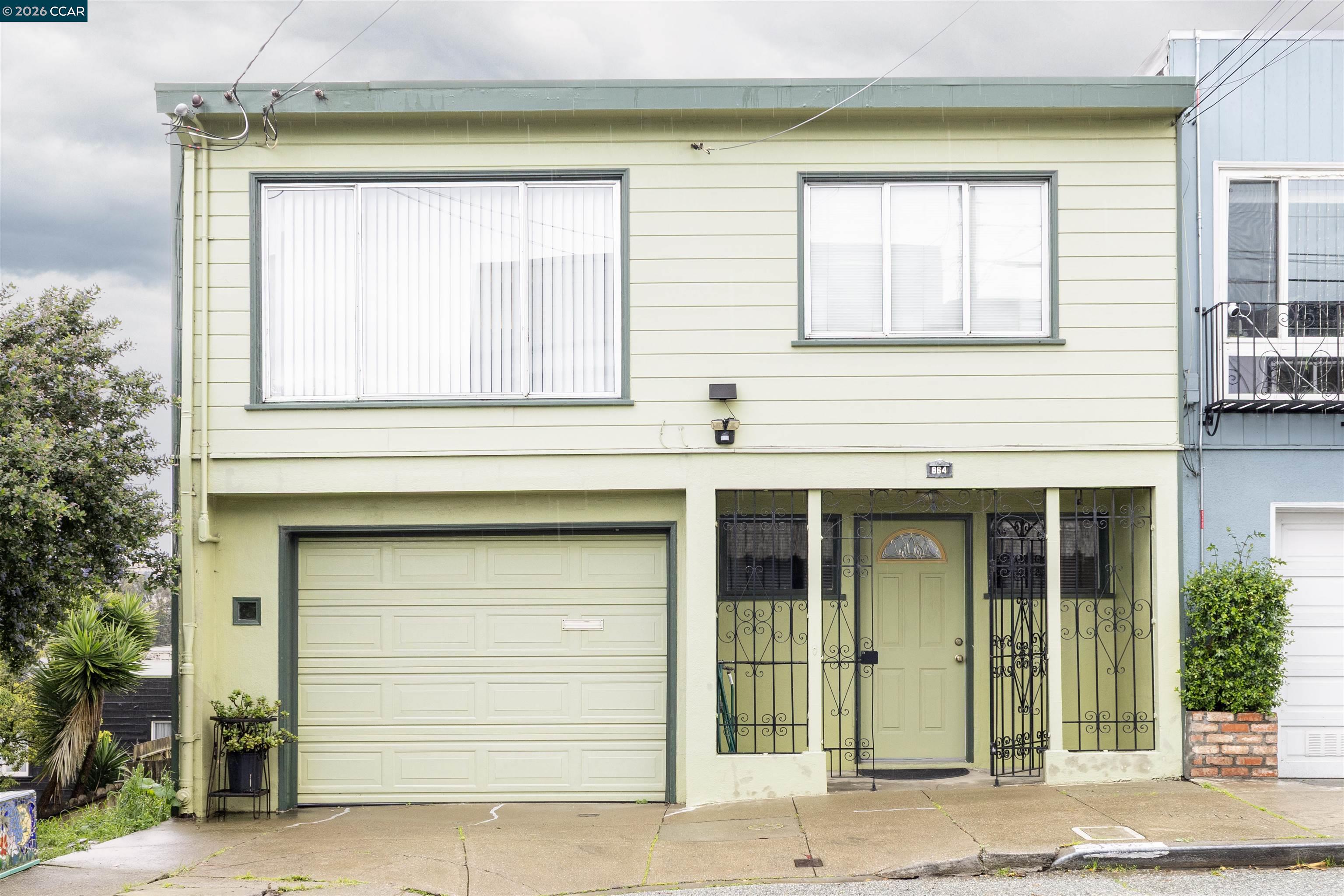 Detail Gallery Image 4 of 42 For 864 Moultrie St, San Francisco,  CA 94110 - 2 Beds | 1 Baths