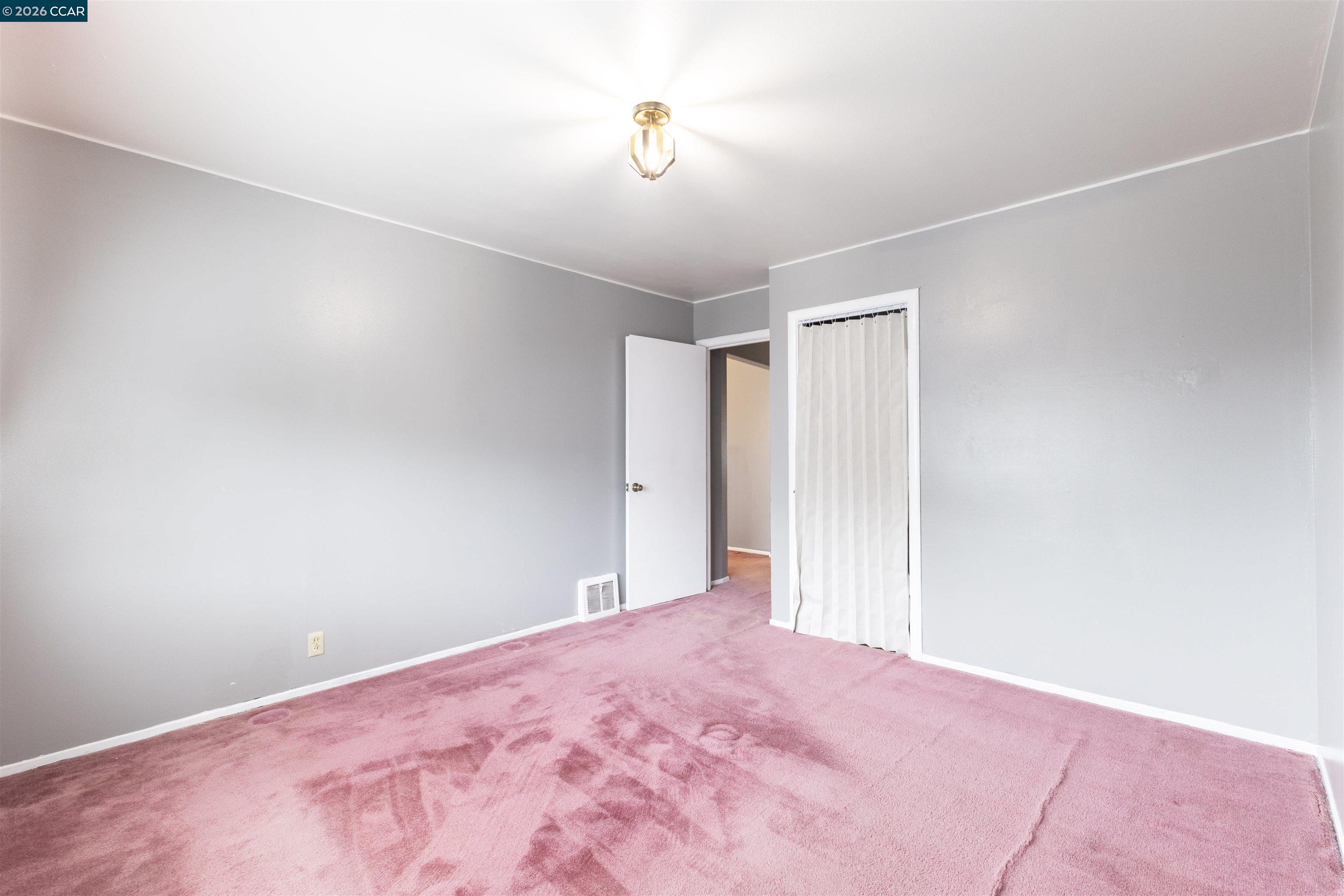 Detail Gallery Image 9 of 42 For 864 Moultrie St, San Francisco,  CA 94110 - 2 Beds | 1 Baths