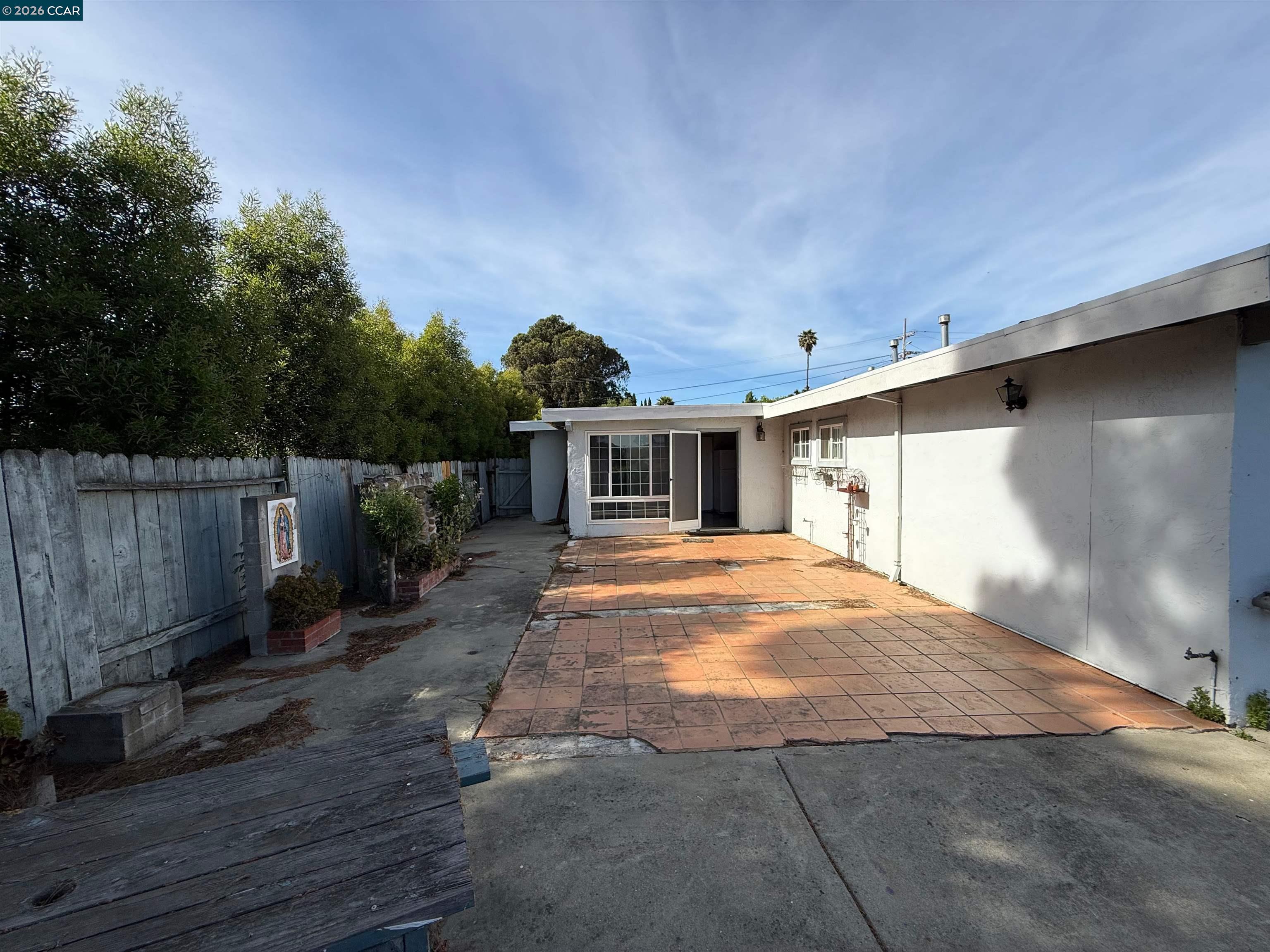 Detail Gallery Image 3 of 30 For 1810 Acapulco Dr, San Pablo,  CA 94806 - 3 Beds | 2 Baths